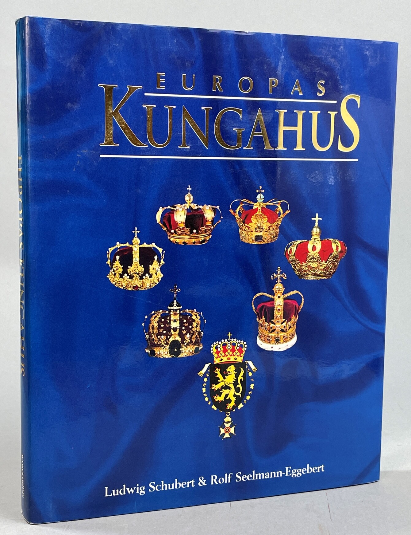 Europas kungahus. Översättning: Kerstin Westerblom Avraham. [Utg. av] Wahlströms.