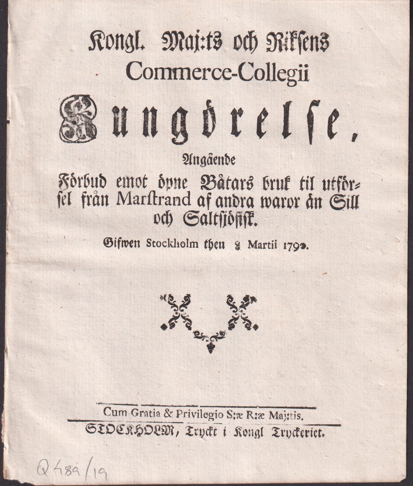 Kongl. Maj:ts och Riksens Commerce-Collegii Kungörelse, Angående Förbud emot öpne Båtars bruk til utförsel från Marstrand af andra waror än Sill och Saltsjöfisk. Gifwen Stockholm then 8 Martii 1790.