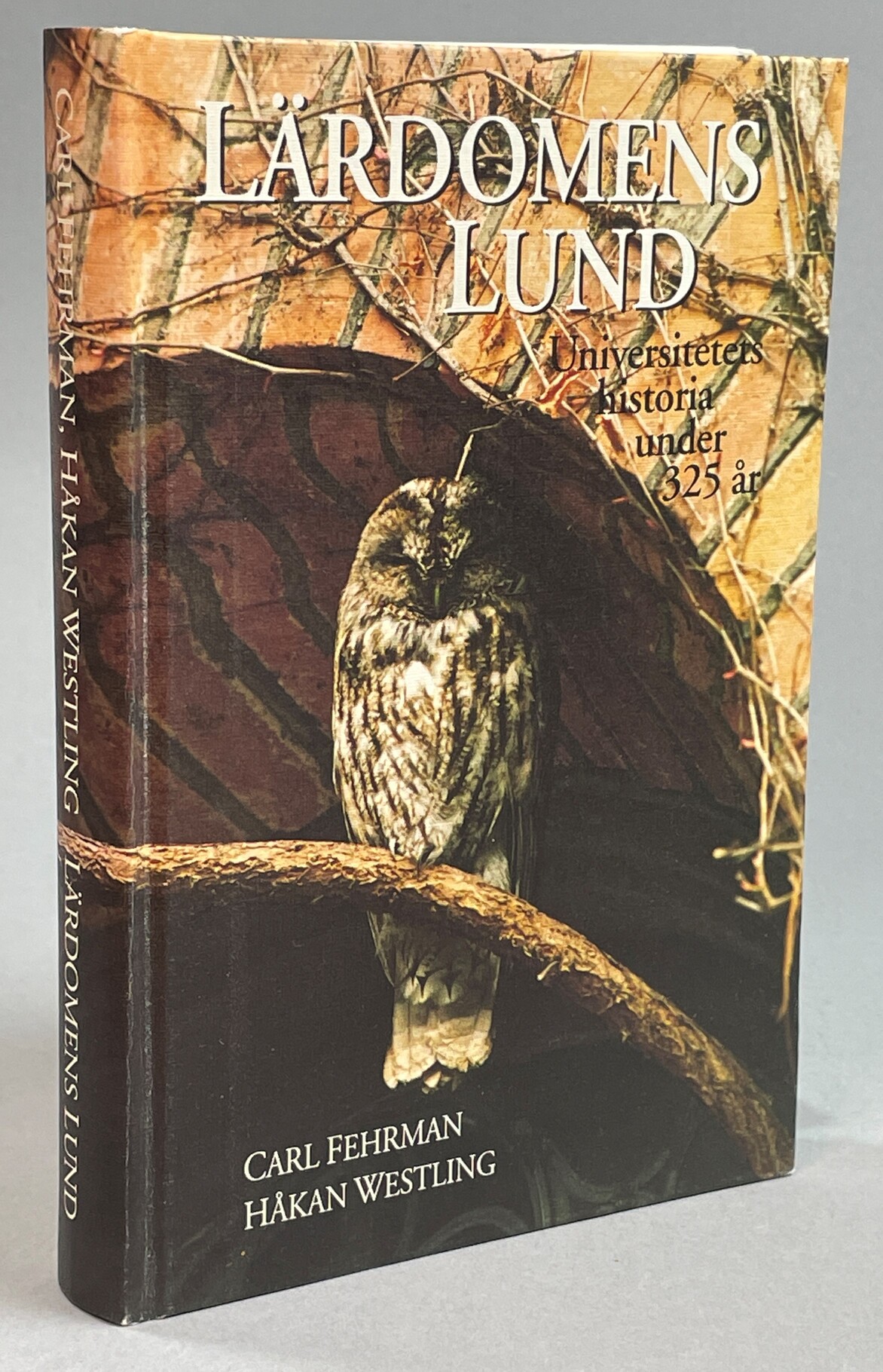 Lärdomens Lund. Universitetets historia under 325 år. Epoker - episoder - miljöer - människor. [Utg. av] Liber Förlag.