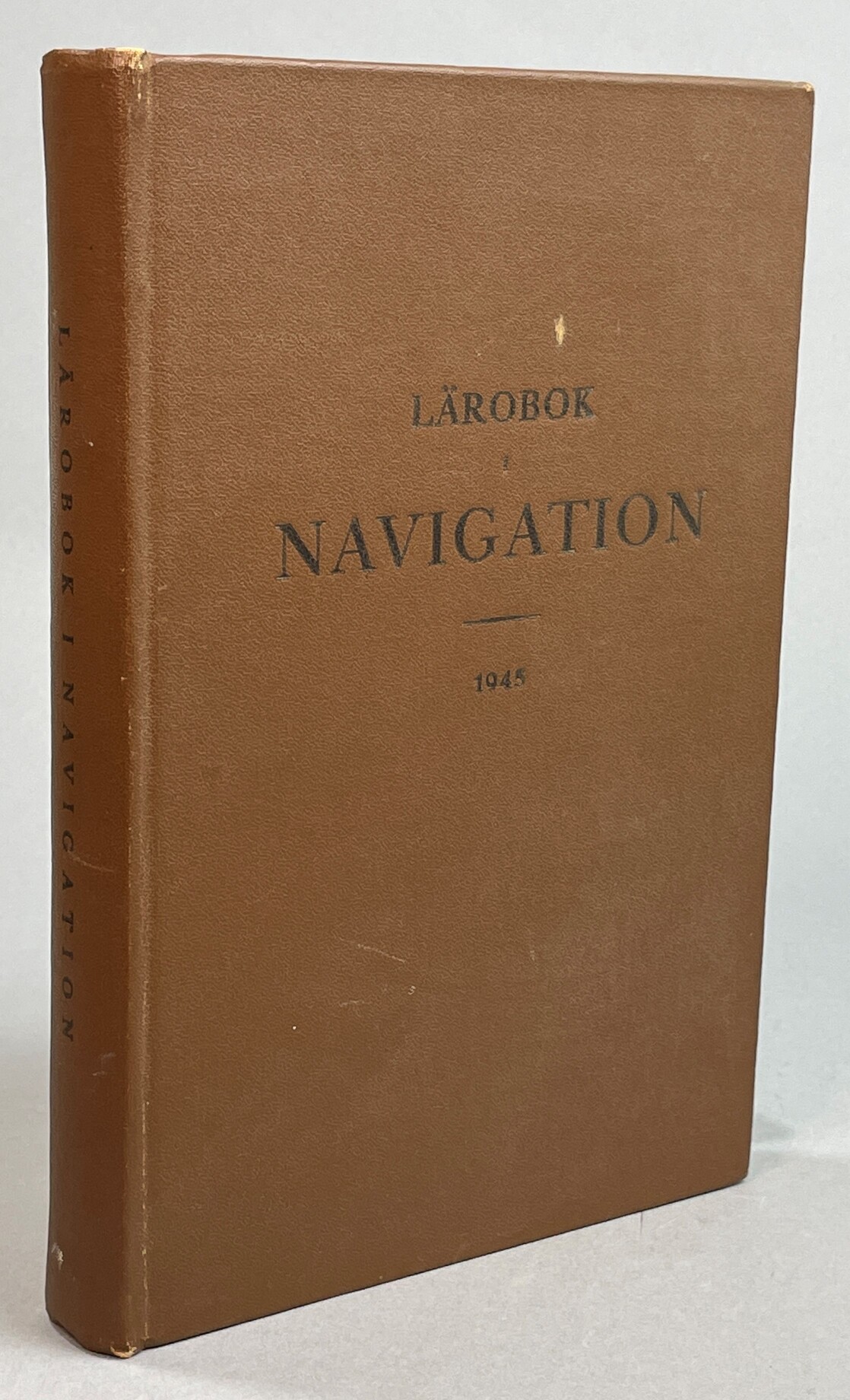 Lärobok i navigation för flottans undervisningsanstalter och navigationsskolorna. Enligt nådigt uppdrag utarbetad genom försorg av chefen för Marinen och Kungl. Kommerskollegium.