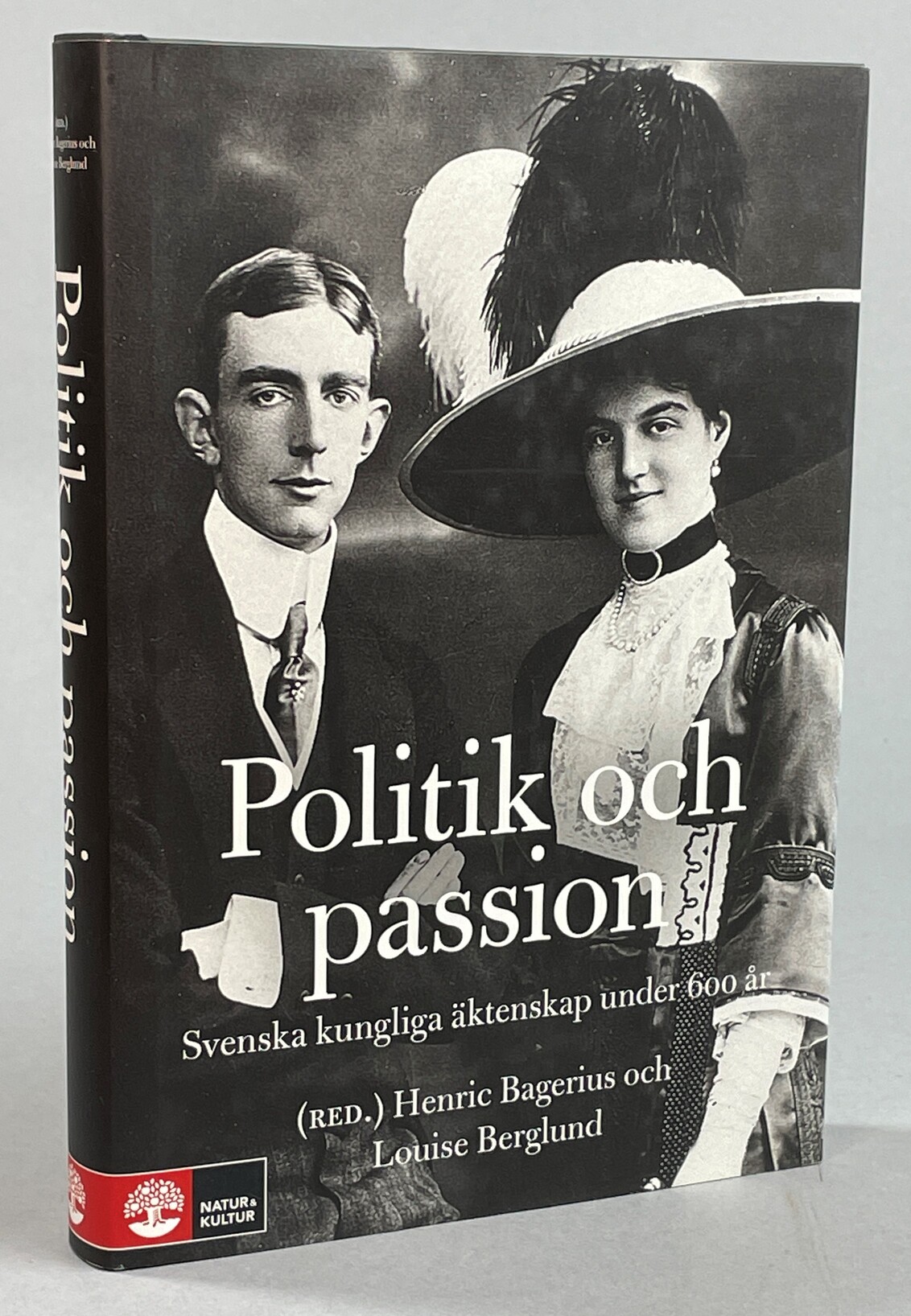 Politik och passion. Svenska kungliga äktenskap under 600 år. [Utg. av] Natur & Kultur.