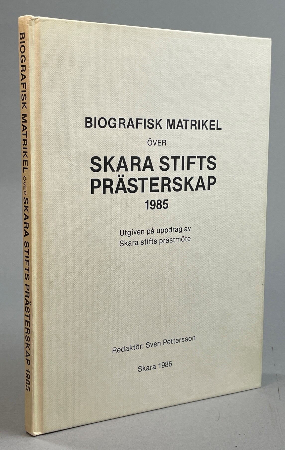 Biografisk matrikel över Skara stifts prästerskap 1985. Utgiven på uppdrag av Skara stifts prästmöte.