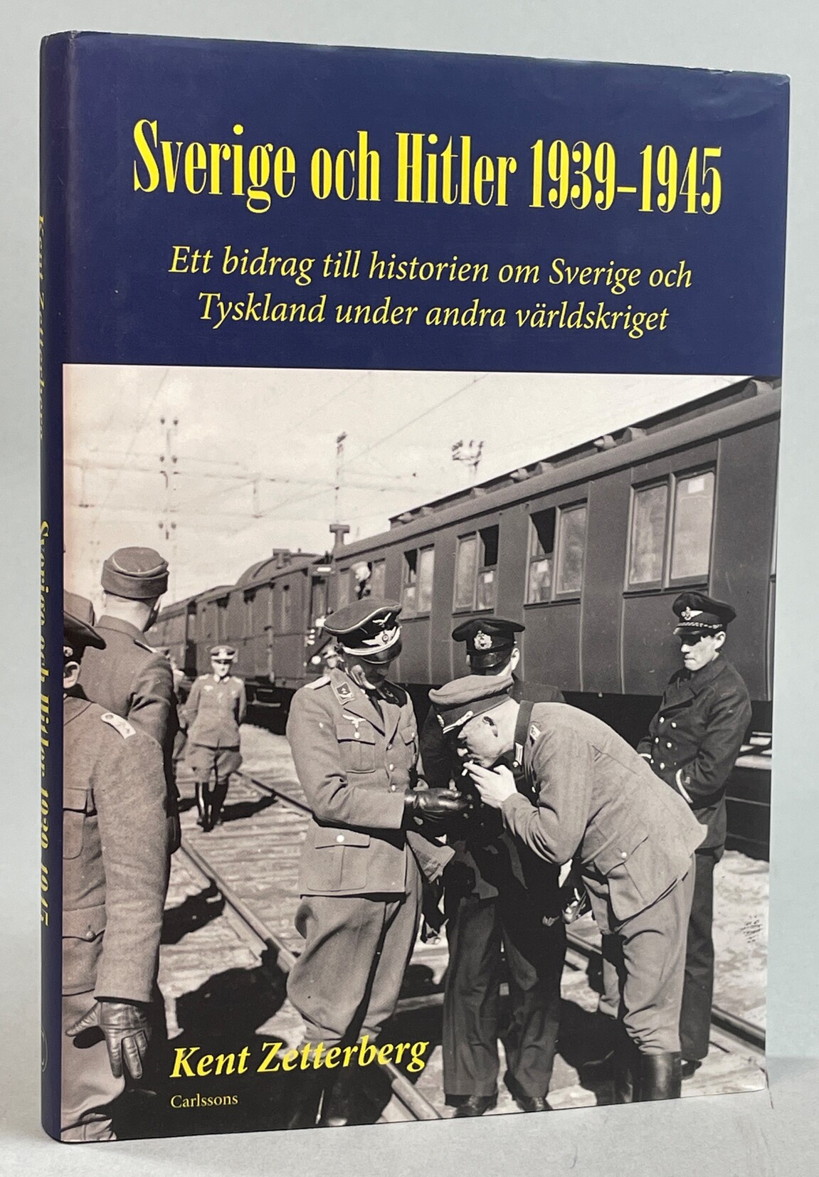 Sverige och Hitler 1939-1945. Ett bidrag till historien om Sverige och Tyskland under andra världskriget. [Utg. av] Carlssons.