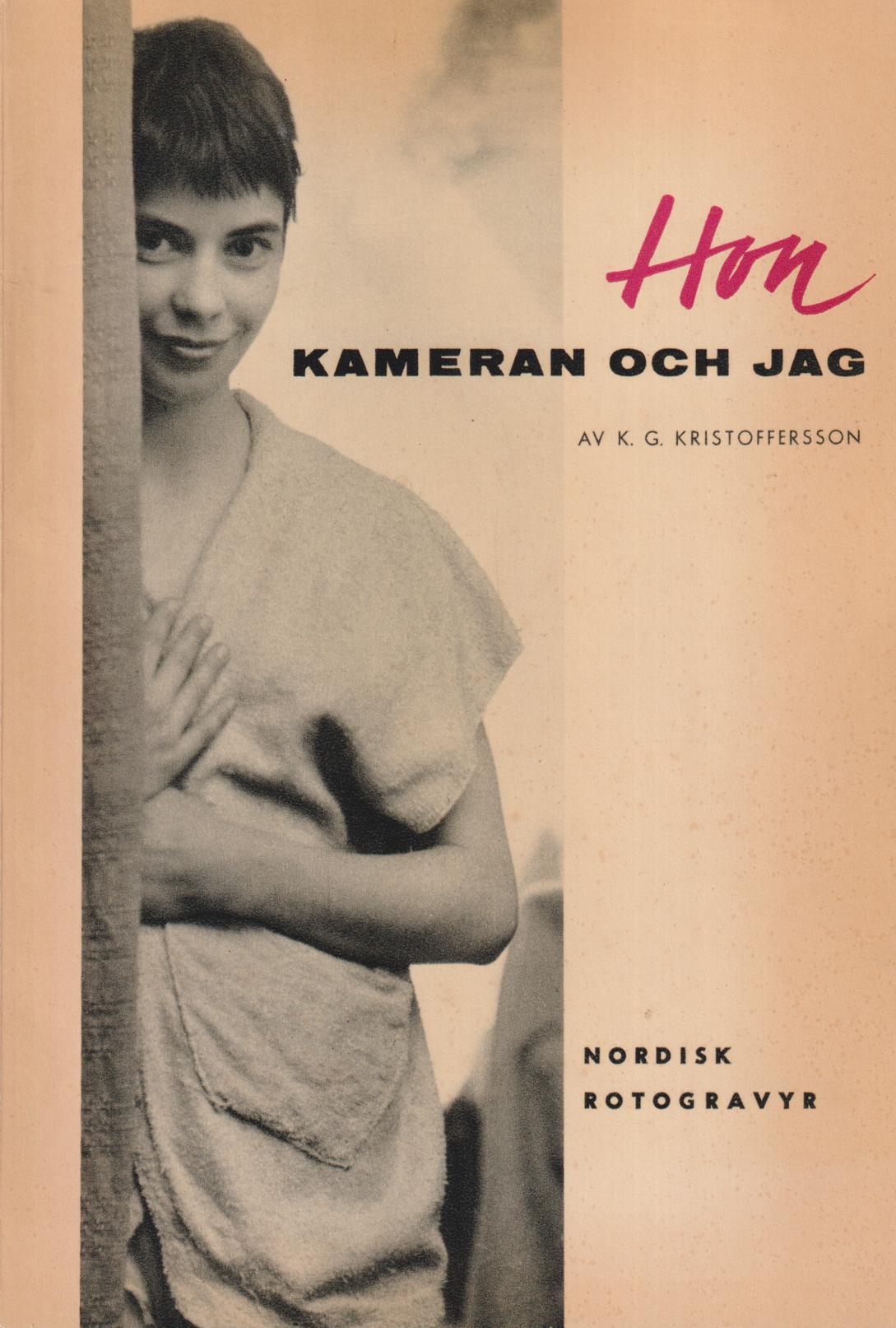 Hon, kameran och jag. Hur man fotograferar flickor. [Utg. av] Nordisk Rotogravyr.