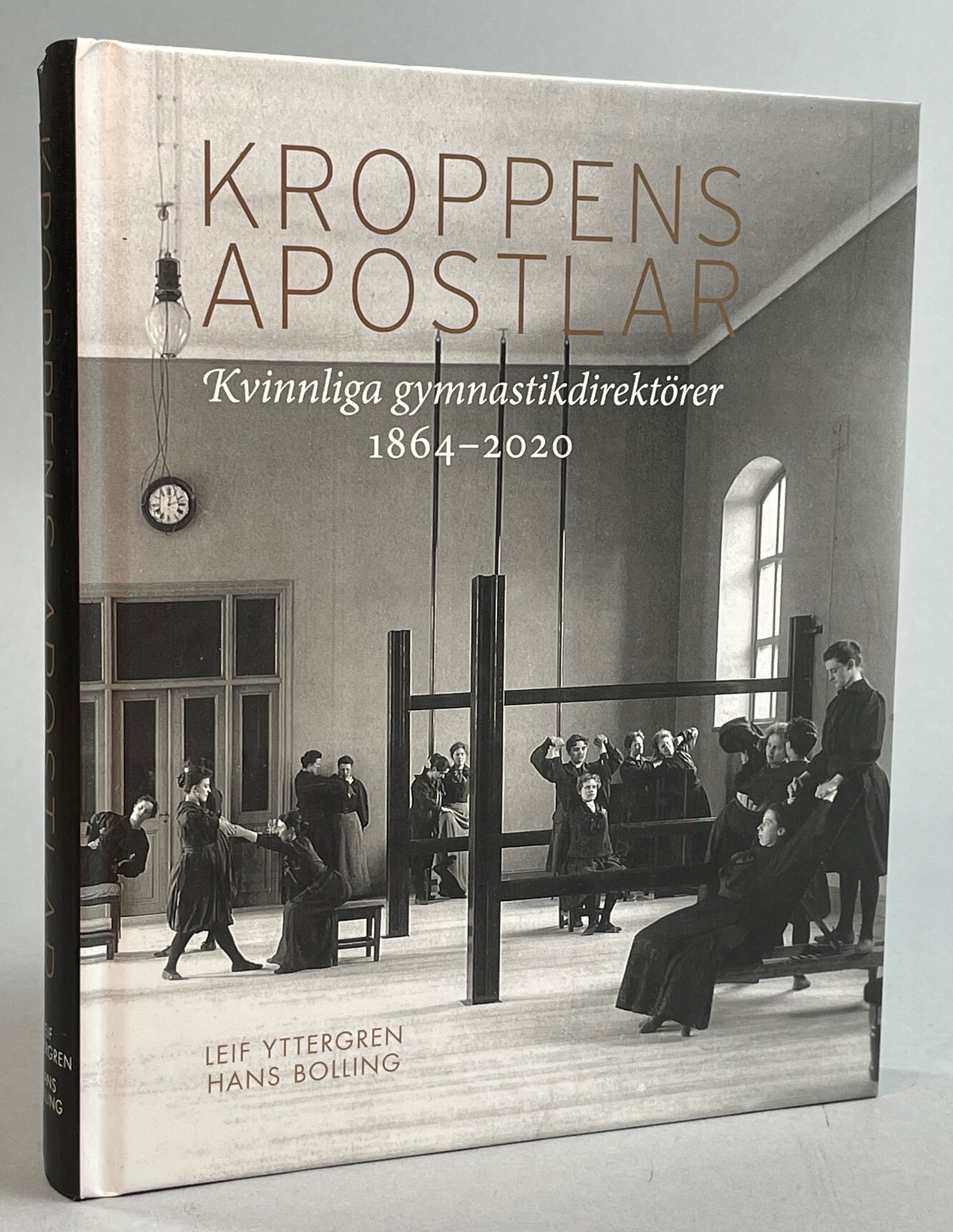 Kroppens apostlar. Kvinnliga gymnastikdirektörer 1864-2020. [Utg. av] Stockholmia förlag.