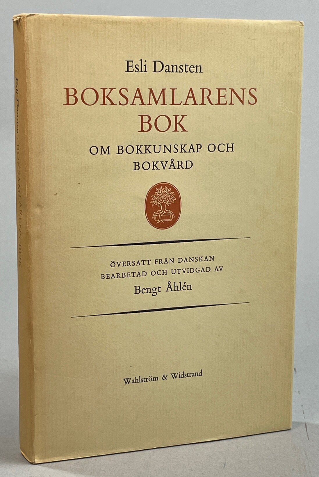 Boksamlarens bok om bokkunskap och bokvård. Översatt från danskan, bearbetad och utvidgad av Bengt Åhlén. [Utg. av] Wahlström & Widstrand.