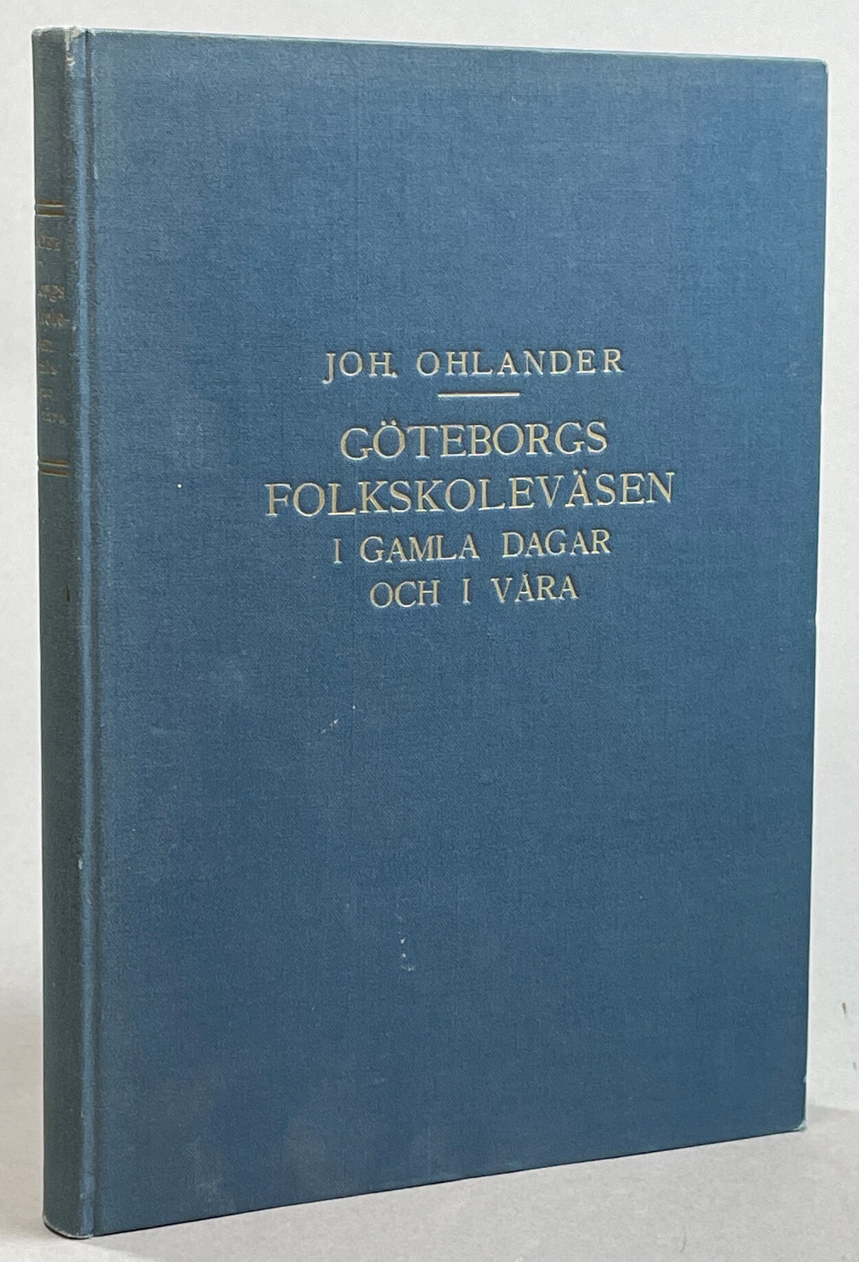 Göteborgs folkskoleväsen i gamla dagar och i våra. En skolhistorik i anledning av Göteborgs stads 300-årsjubiluem enligt uppdrag utarbetad av Joh. Ohlander. [Utg. av] Wettergren & Kerbers Förlag.