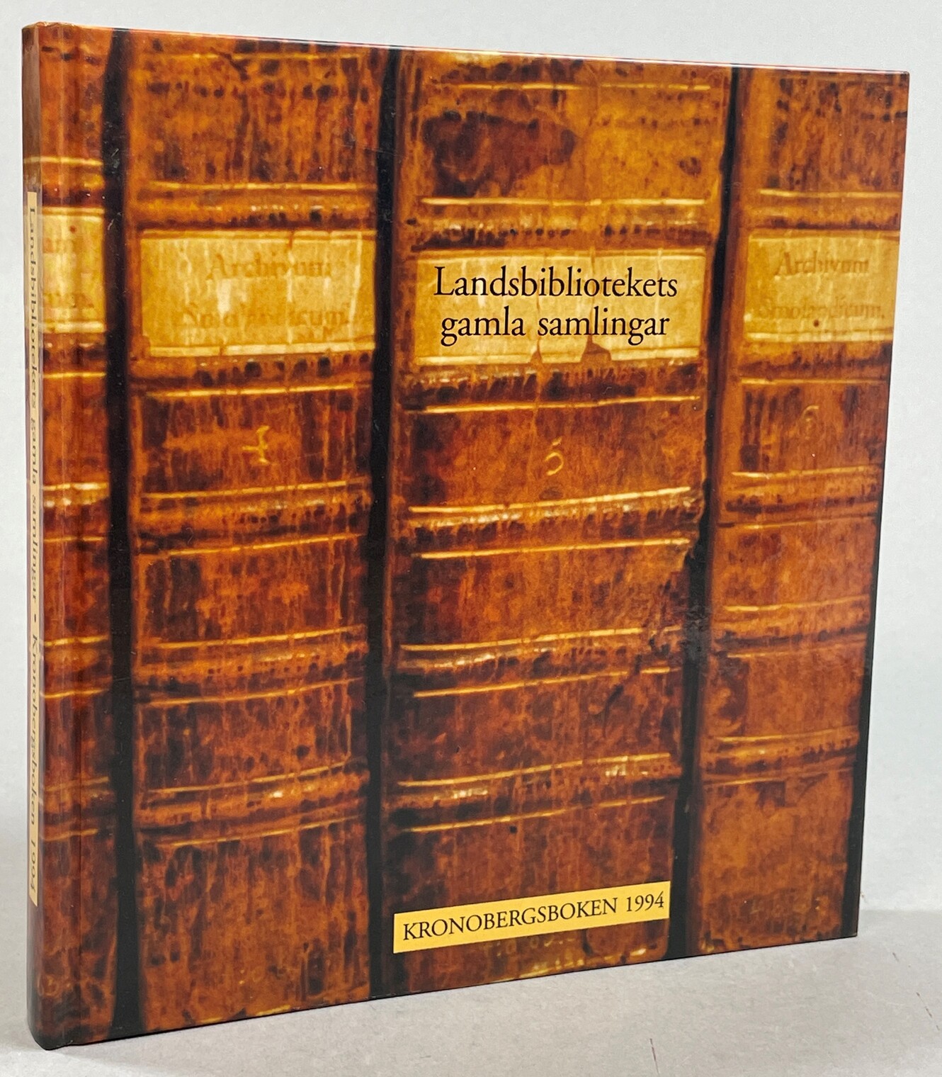 Landsbibliotekets gamla samlingar. Om handskrifter och böcker ur Landsbibliotekets i Växjö gamla samlingar. Utgiven av Kronobergs läns hembygdsförbund i samarbete med Smålands Museum.
