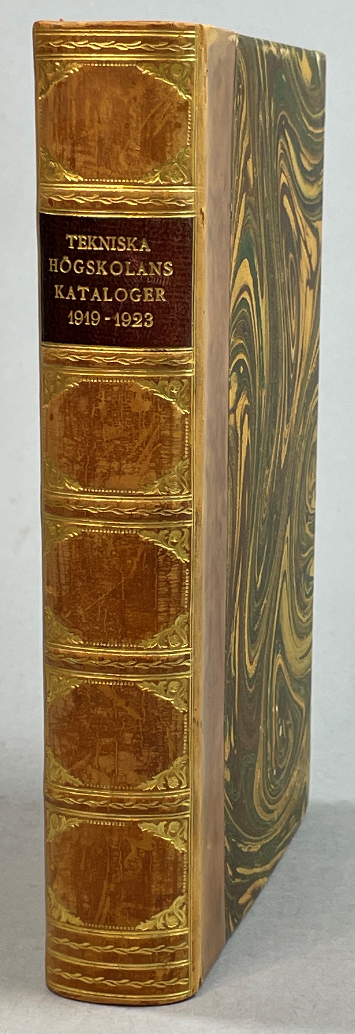 Kungl. Tekniska högskolans Katalog för höstterminen 1919. [... Program för läroåret 1920-1921; ... Katalog för vårterminen 1920; ... höstterminen 1920; ... vårterminen 1921; ... höstterminen 1921; ... vårterminen 1922; ... höstterminen 1922; ... vårterminen 1923].