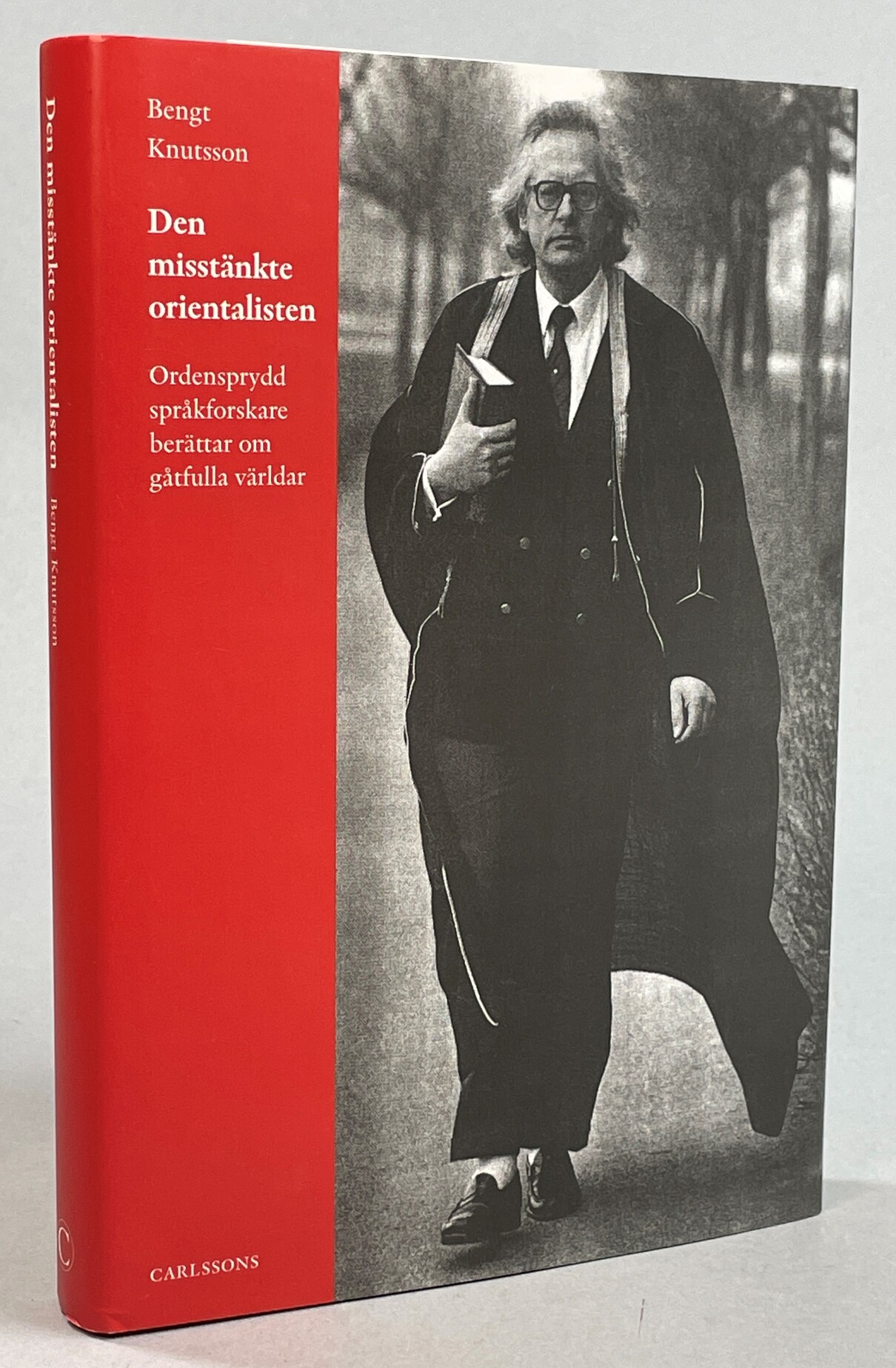 Den misstänkte orientalisten. Ordensprydd språkforskare berättar om gåtfulla världar. [Utg. av] Carlssons.