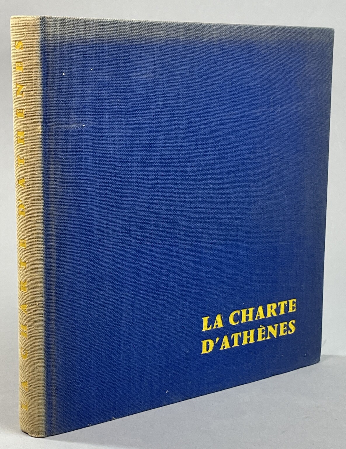 La Charte d'Athènes. Avec un discours liminaire de Jean Giroudoux.