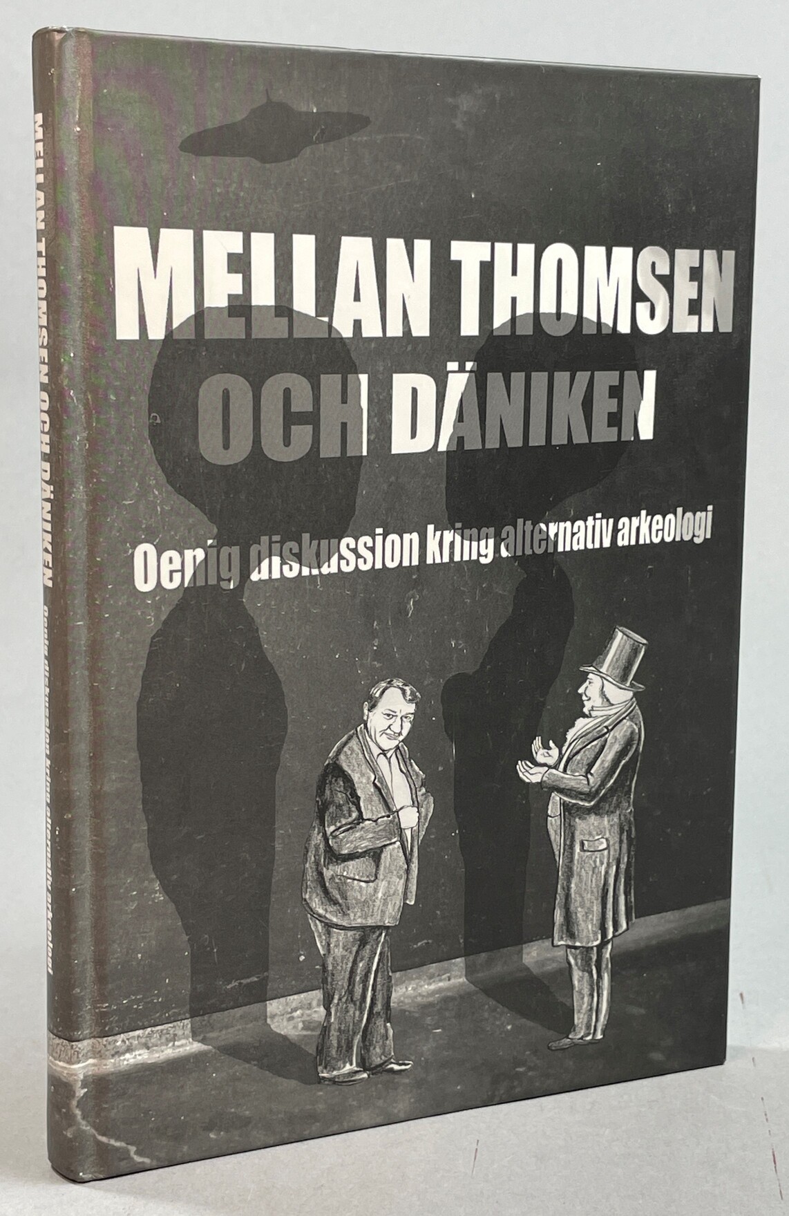 Mellan Thomsen och Däniken. Oenig diskussion kring alternativ arkeologi. [Utg. av] Bricoleur Press.