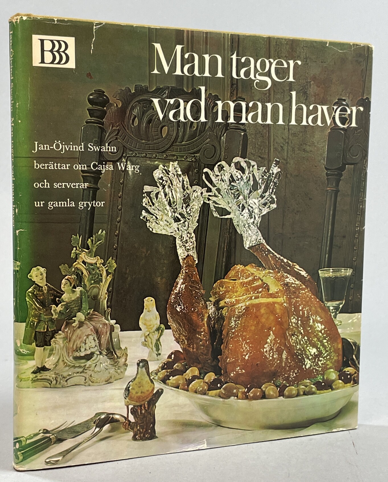 Man tager vad man haver. Jan-Öjvind Swahn berättar om Cajsa Warg och serverar ur gamla grytor. [... Recept]. [Utg. av] Bokförlaget Bra Böcker.