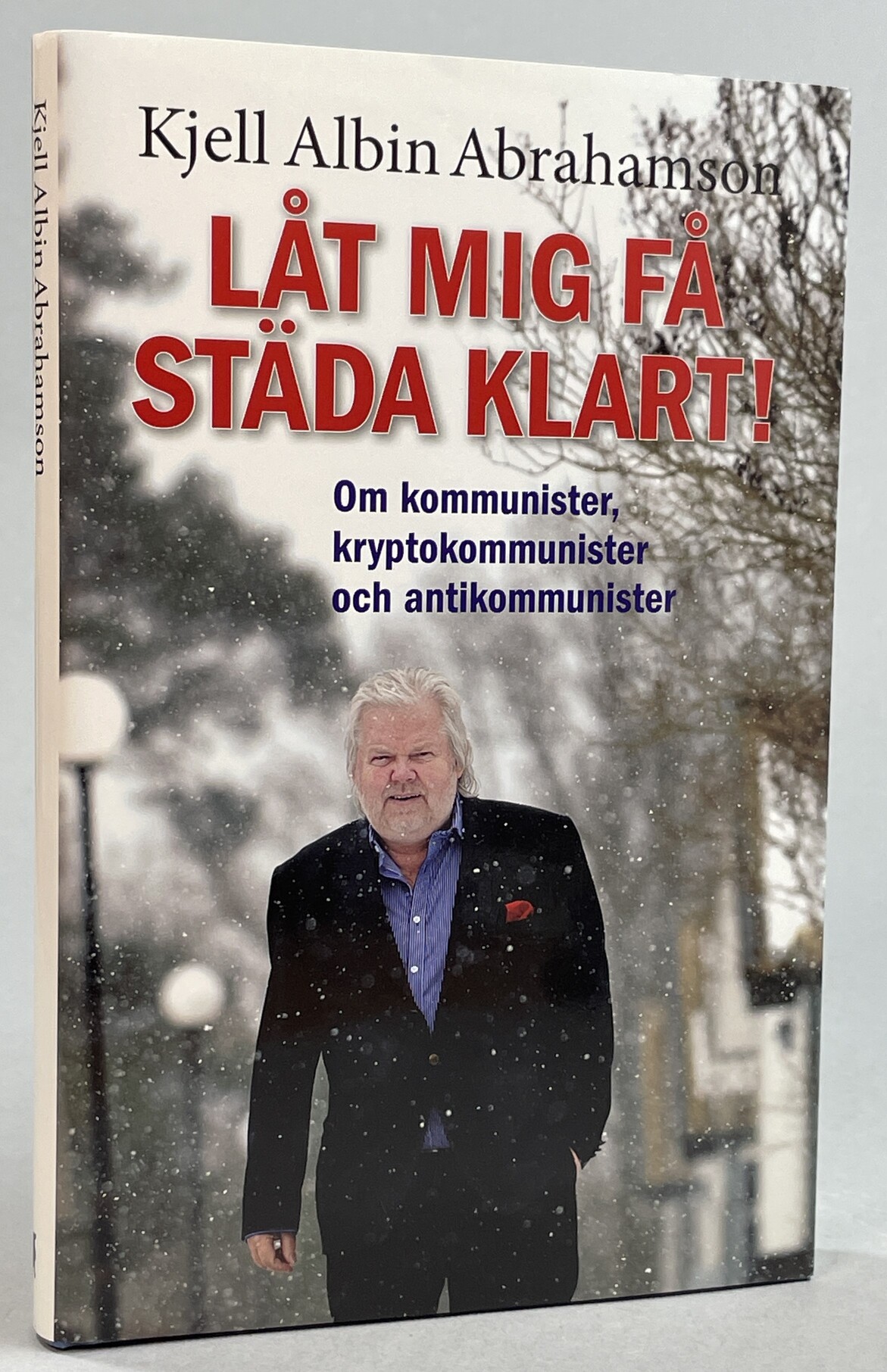Låt mig få städa klart! Om kommunister, kryptokommunister och antikommunister. [Utg. av] Hjalmarson & Högberg.