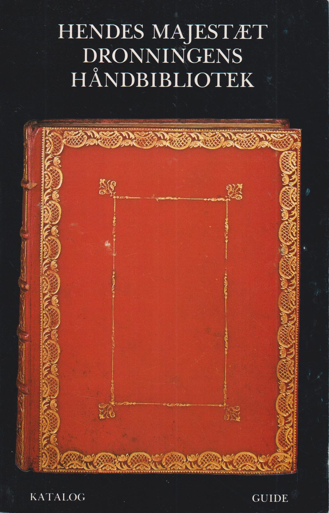 Hendes Majestæt Dronningens Håndbibliotek. Christiansborg slot. Illustreret udstillingskatalog. Udvalg af bøger, kort, tegninger og glober fra håndbiblioteket. [oversat til engelsk ved Birthe M. Andersen].
