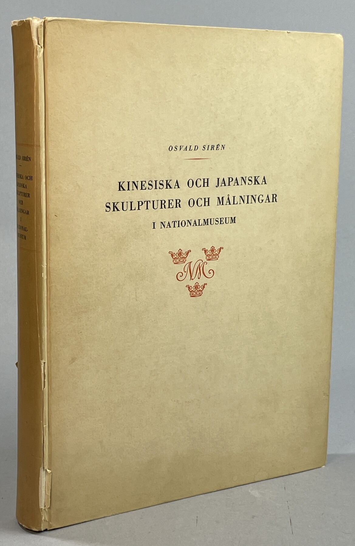 Kinesiska och japanska skulpturer och målningar i Nationalmuseum.