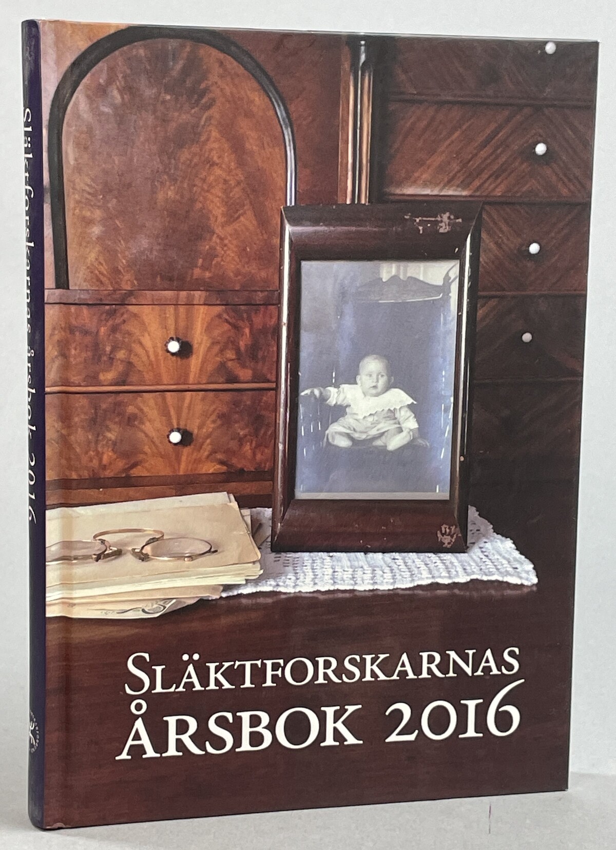 Släktforskarnas årsbok 2016. Utgiven av Sveriges Släktforskarförbund.