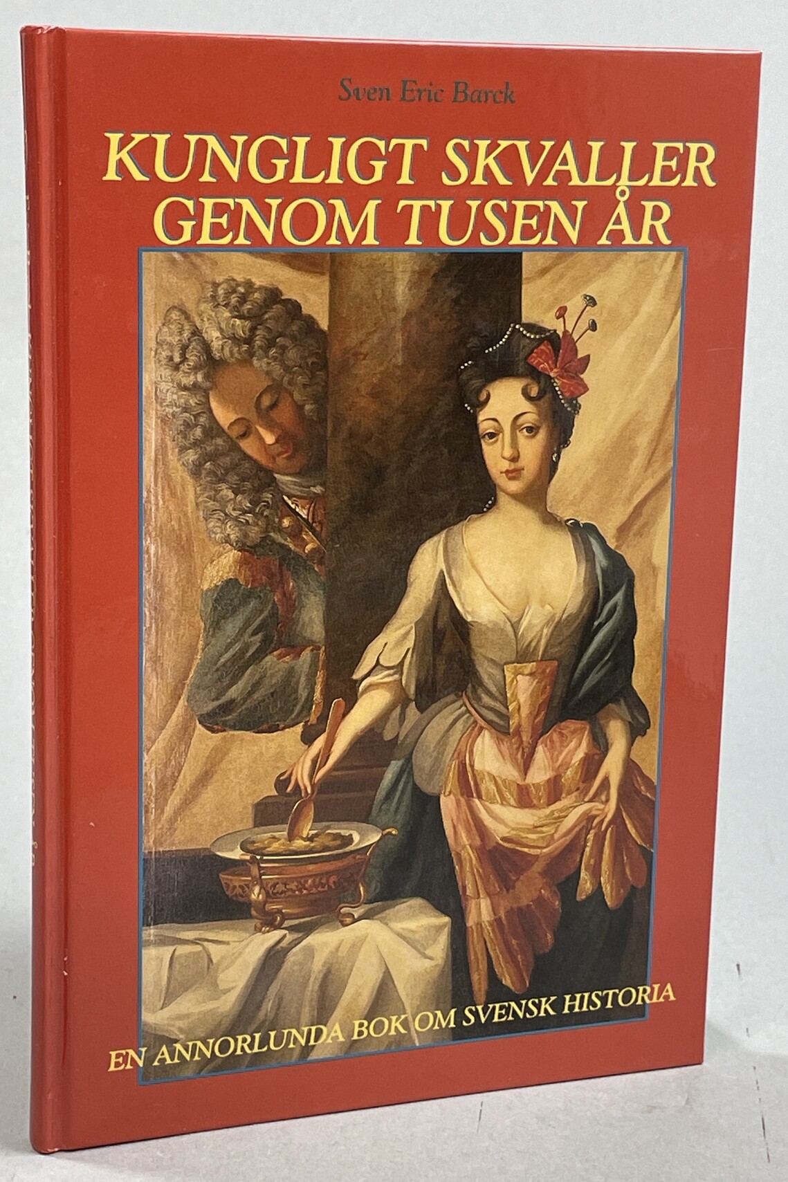 Kungligt skvaller genom tusen år. En annorlunda bok om svensk historia. Redaktör: Åke Persson. [Utg. av] Bokförlaget Semic.