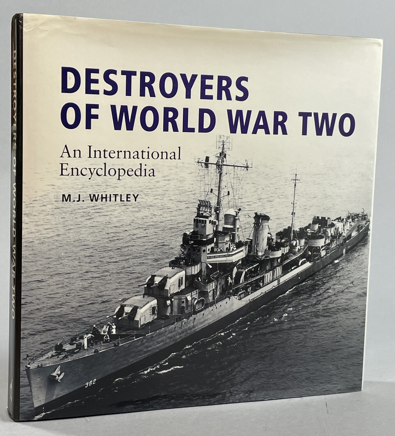 Destroyers of World War Two. An International Encyclopedia.