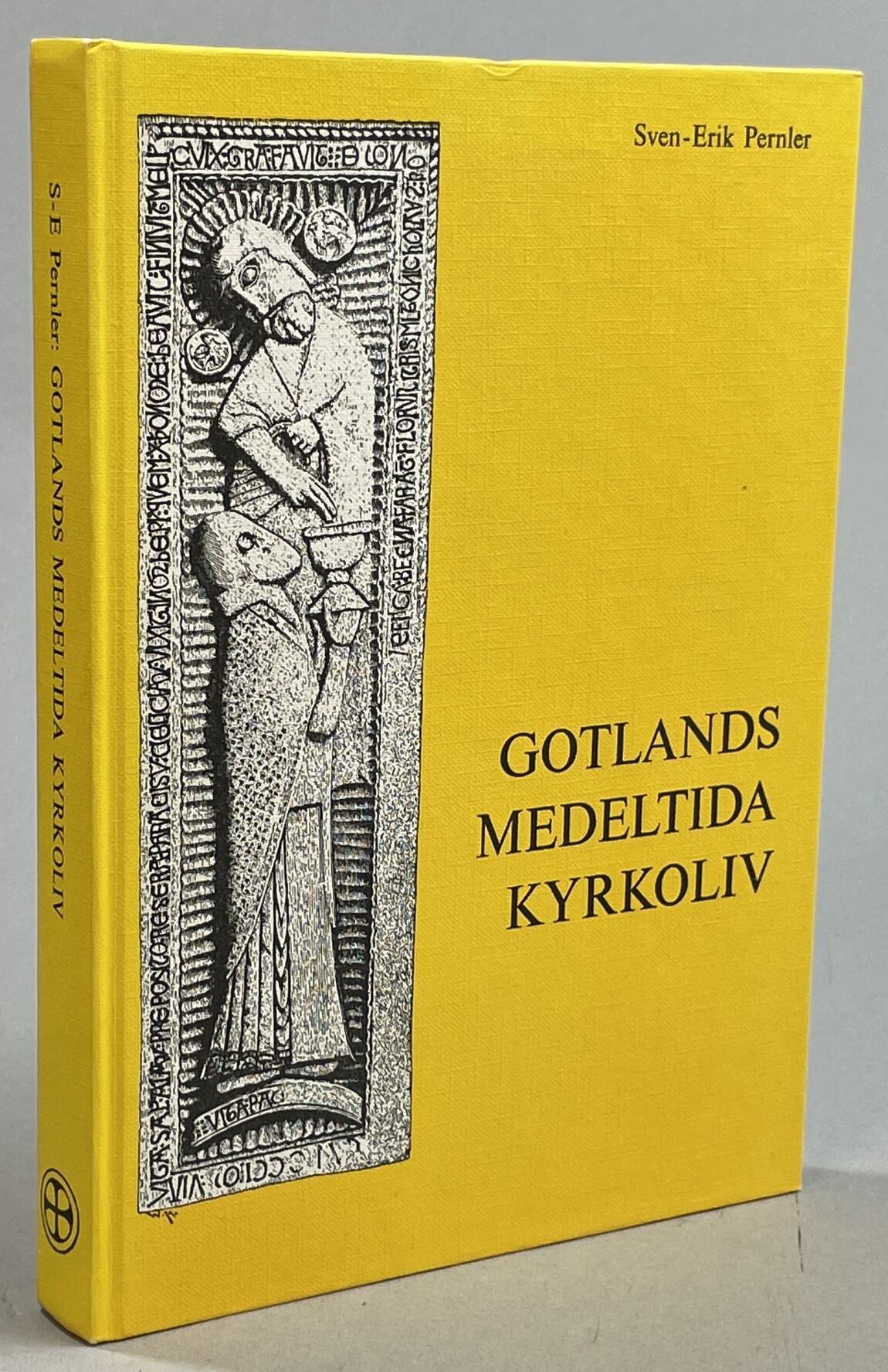 Gotlands medeltida kyrkoliv - biskop och prostar. En kyrkorättslig studie. [Utg. av] Barry Press förlag.