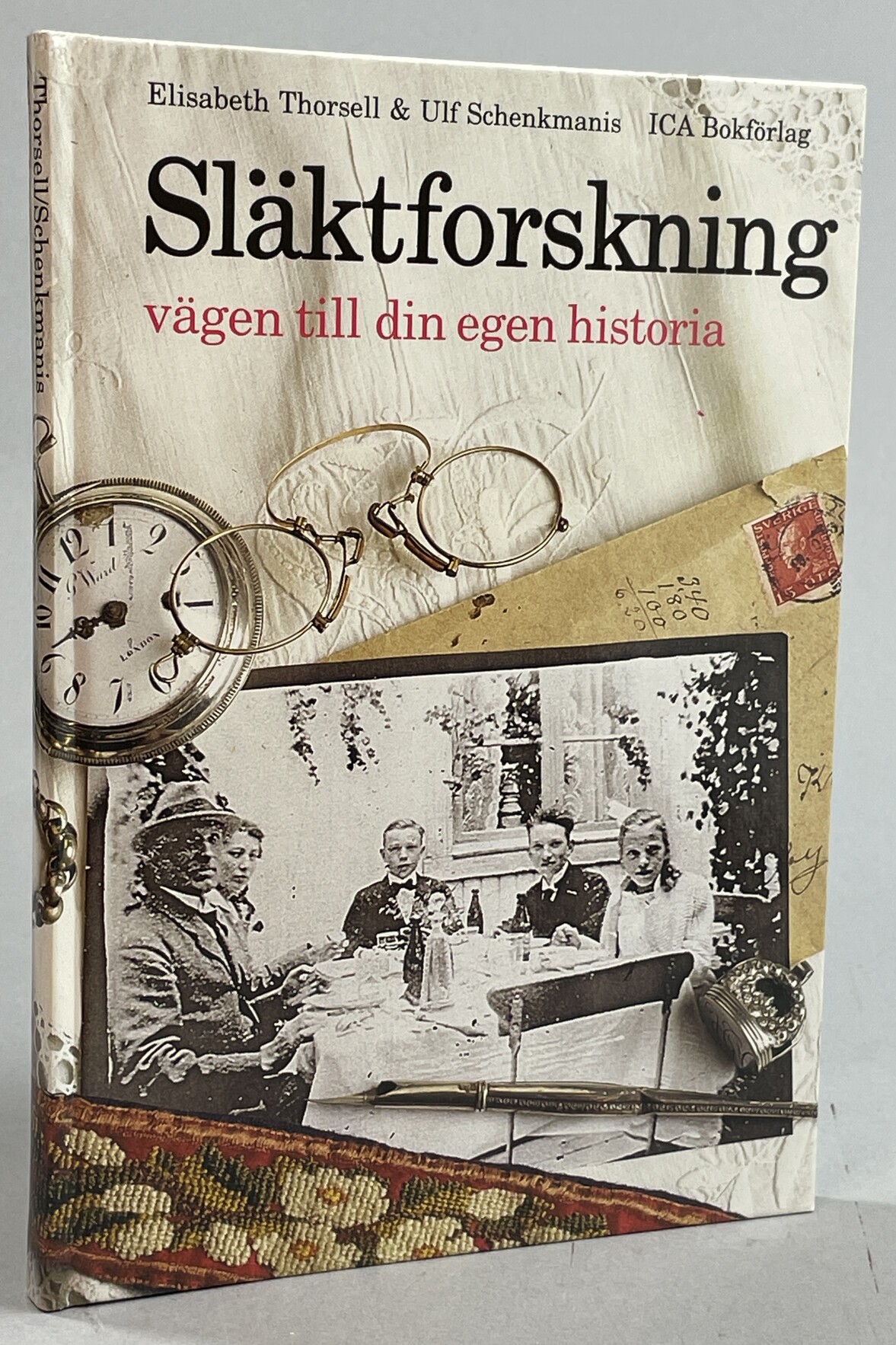 Släktforskning - vägen till din egen historia. I samverkan med Ulf Schenkmanis. [Utg. av] ICA Bokförlag.