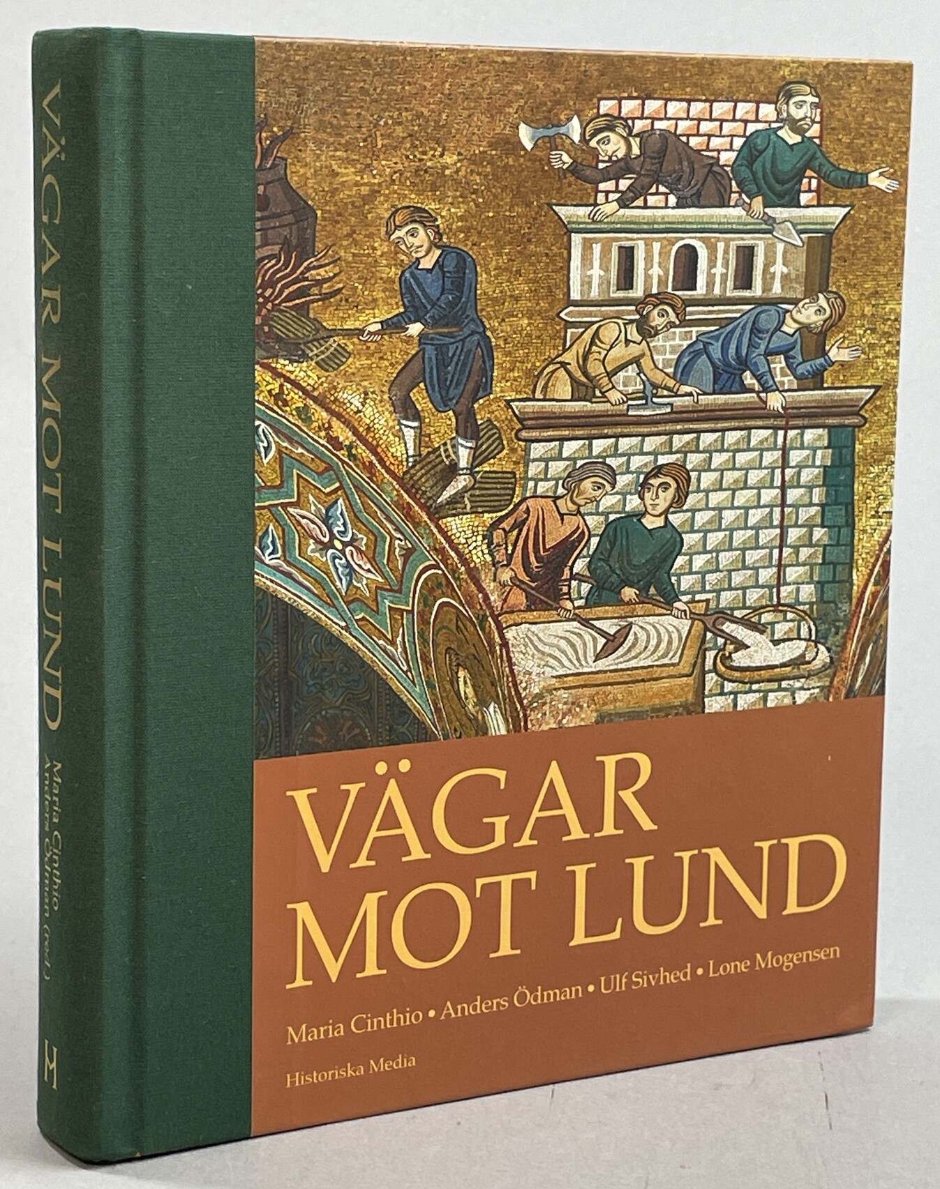 Vägar mot Lund. En antologi om stadens uppkomst, tidigaste utveckling och entreprenaderna bakom de stora stenbyggnaderna. Med bidrag av Lone Mogensen och Ulf Sivhed. [Utg. av] Historiska Media.