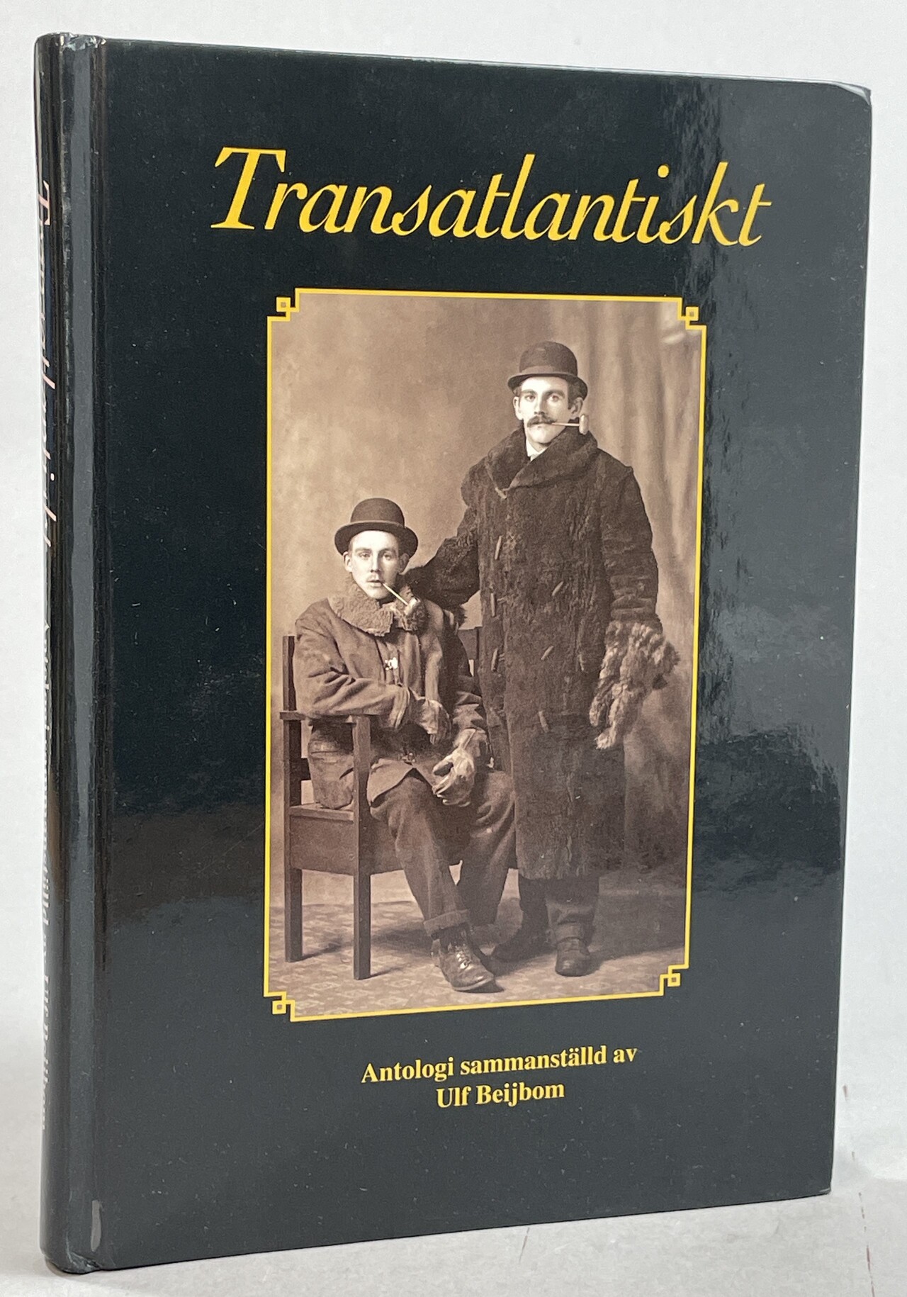 Transatlantiskt. Några trådar ur vår historias största nätverk. Antologi sammanställd av Ulf Beijbom. [Utg. av] Emigrantinstitutets vänner.