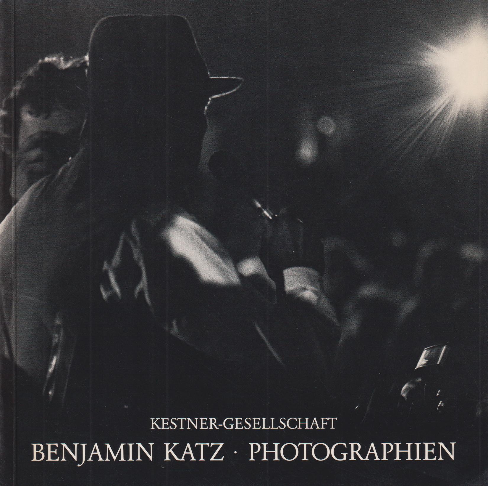 Benjamin Katz. Photographien. Mit Texten von Georg Baselitz, Johannes Cladders, L. Fritz Gruber, Carl Haenlein, Per Kirkeby, Markus Lüpertz, Reinhold Misselbeck, A.R. Penck, Wieland Schmied. 20. Dezember 1985 bis 9. Februar 1986. Katalog 5 / 1985.