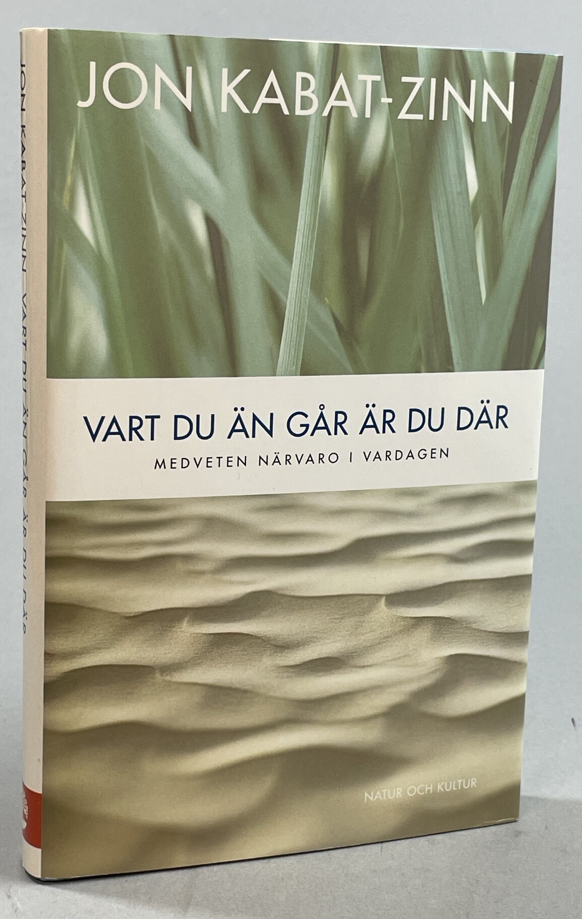 Vart du än går är du där. Medveten närvaro i vardagen. Översättning Ann Björkhem. [Utg. av] Natur och Kultur.