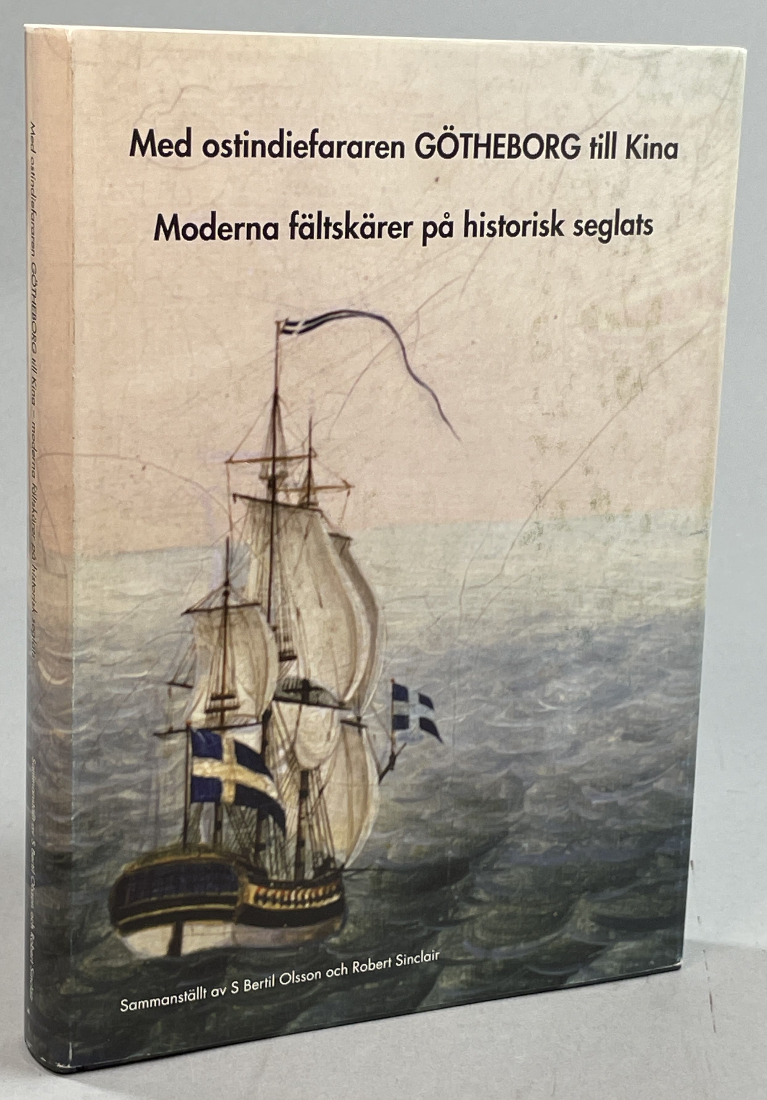 Med ostindiefararen Götheborg till Kina. Moderna fältskärer på historisk seglats. [Utg. av] Ellerströms.