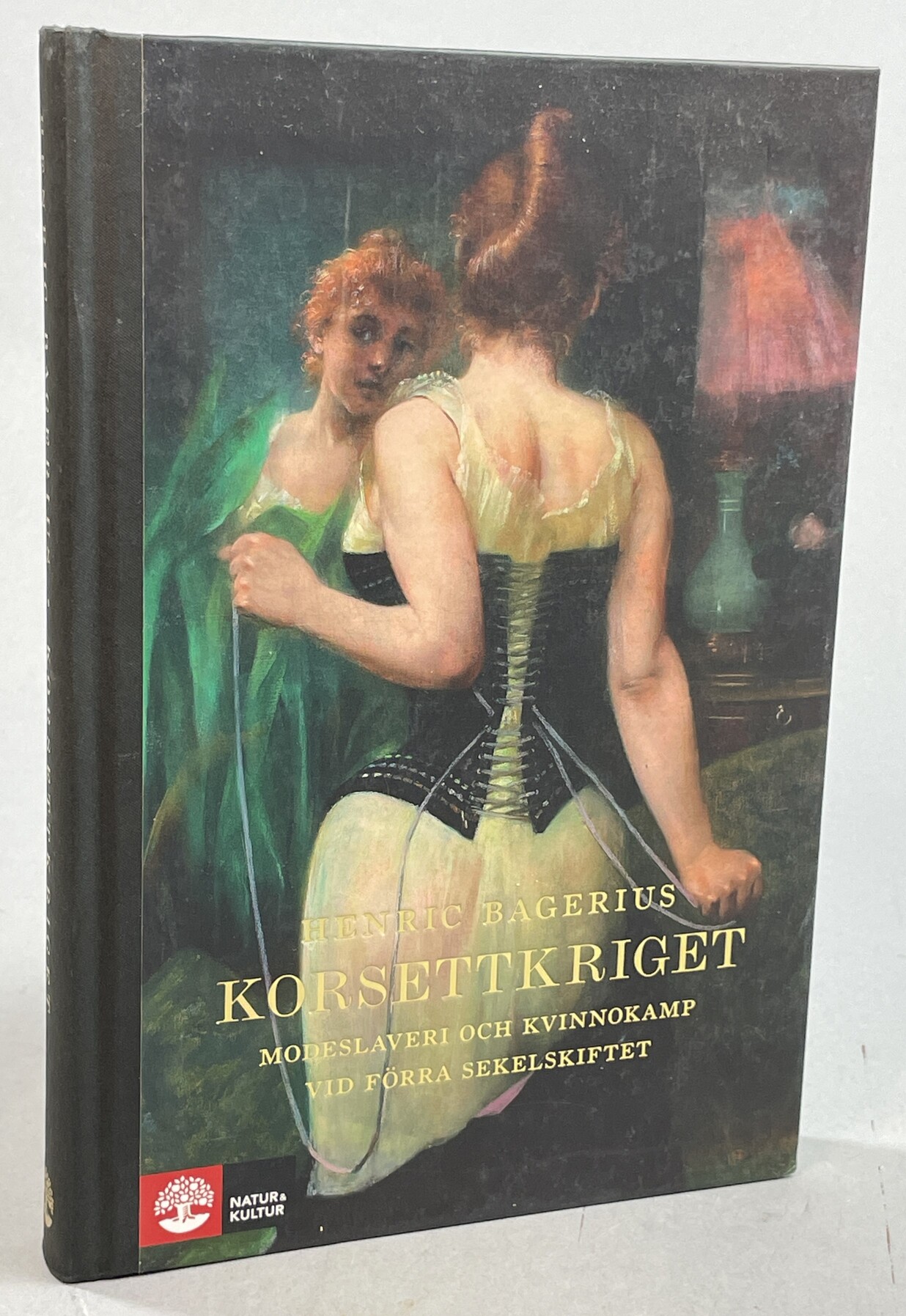 Korsettkriget. Modeslaveri och kvinnokamp vid förra sekelskiftet. [Utg. av] Natur & Kultur.
