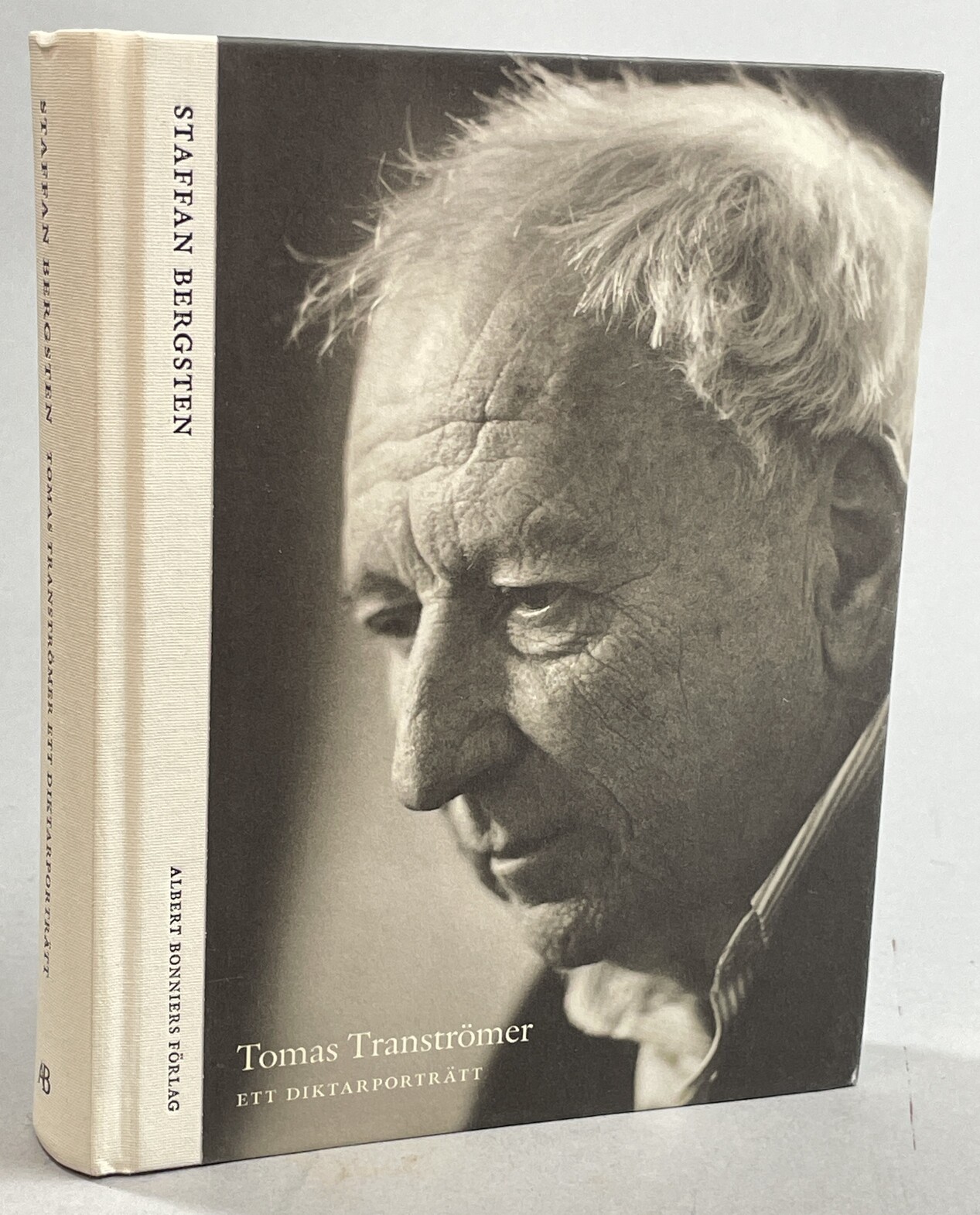 Tomas Tranströmer. Ett diktarporträtt. [Utg. av] Albert Bonniers förlag.
