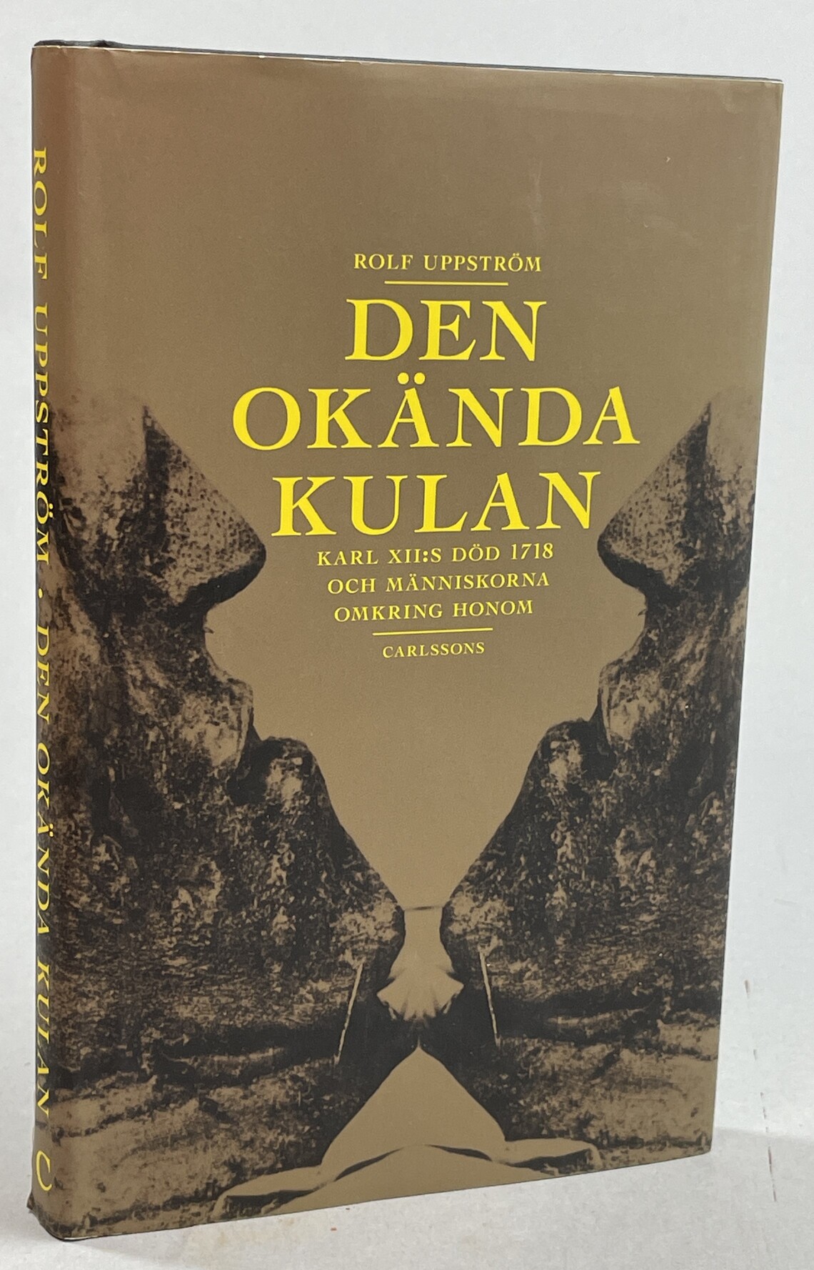 Den okända kulan. Karl XII:s död 1718 och människorna omkring honom. [Utg. av] Carlssons.