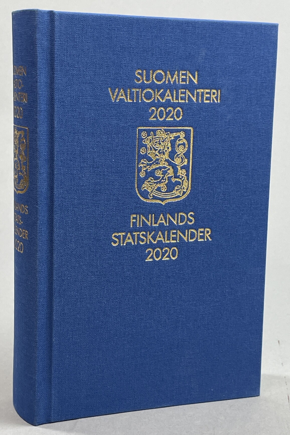 Finlands Statskalender 2020. 210 årgången. Utgiven av Helsingfors Universitet. / Suomen Valtiokalenteri 2020. 210. vuosikerta. Julkaissut Helsingfors Yliopisto.