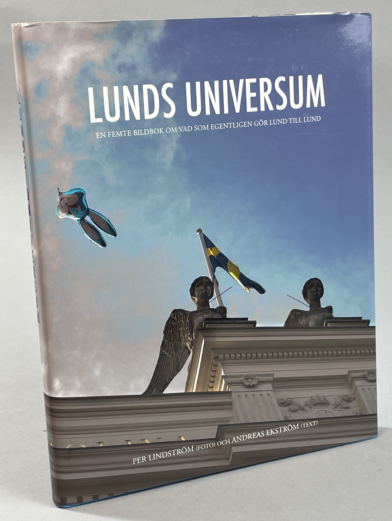 Lunds universum. En femte bildbok om vad som gör Lund till Lund. [Utg. av] Bild & Media AB.