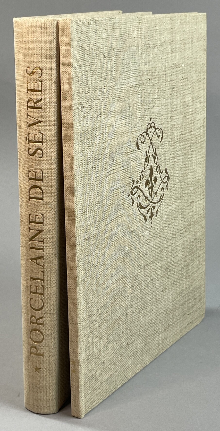 Sèvres I. Le XVIIIe Siècle par Pierre Verlet. Les XIXe & XXe Siècles par Serge Grandjean. [... II. Les Marques de Sèvres par Marcelle Brunet].