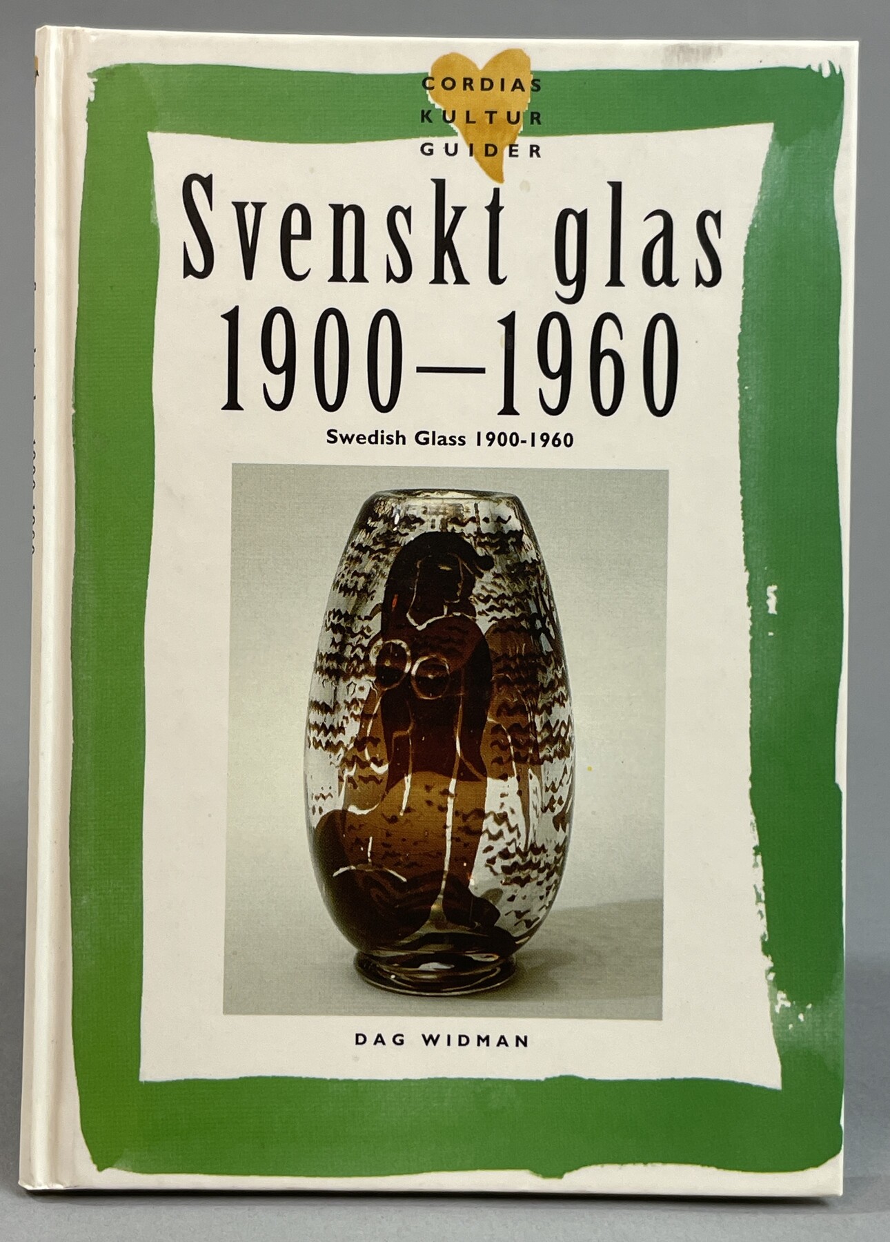 Svenskt glas 1900-1960. 20 konstnärer, 20 verk. [Utg. av] Bokförlaget Cordia.