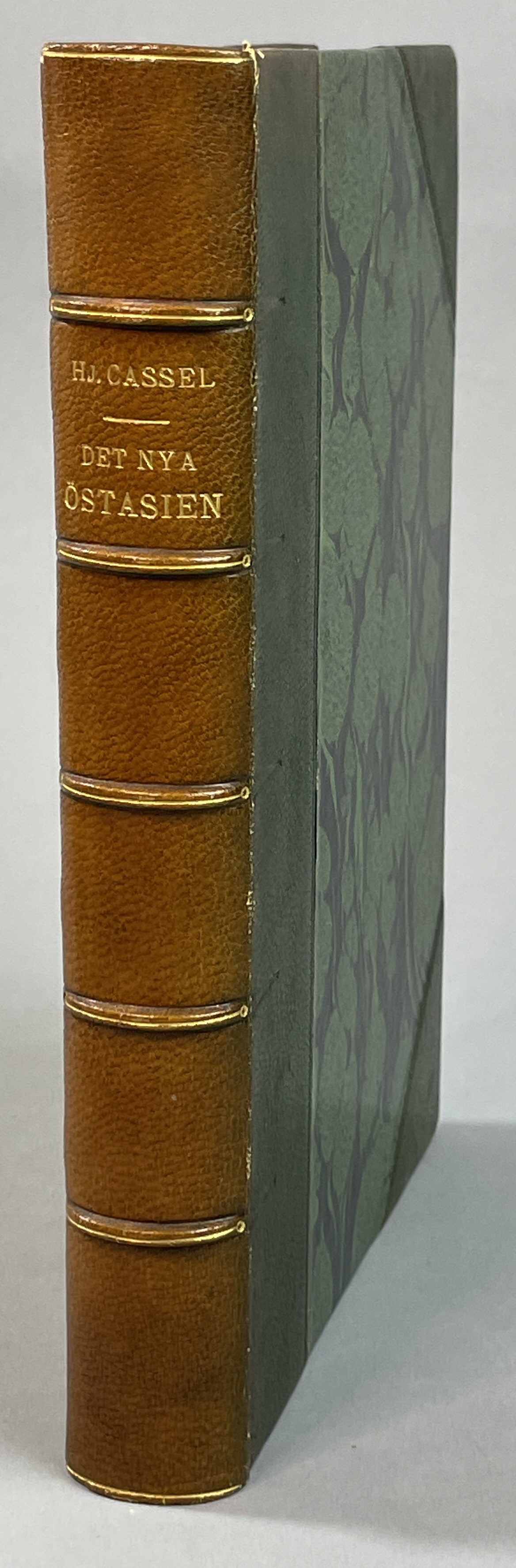 Det nya Östasien. Med 180 illustrationer (Hvaraf ett stort antal helsidesbilder). [Utg. av] Albert Bonniers förlag.