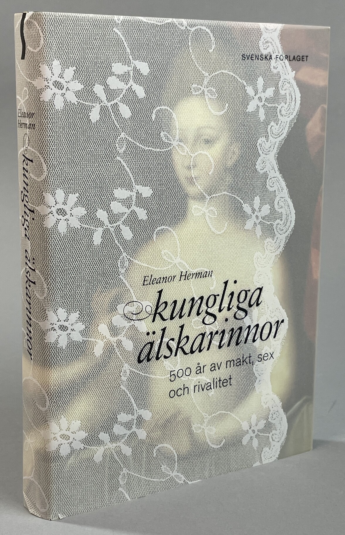 Kungliga älskarinnor. 500 år av makt, sex och rivalitet. Översättning: Margareta Eklöf. [Utg. av] Svenska förlaget.
