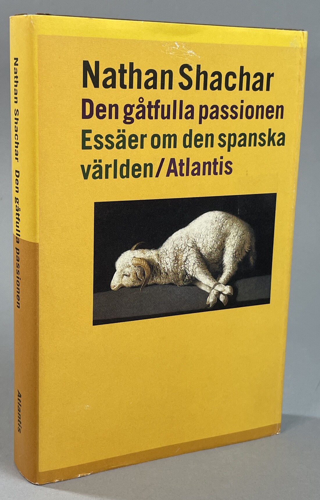 Den gåtfulla passionen. Essäer om den spanska världen. [Utg. av] Atlantis.