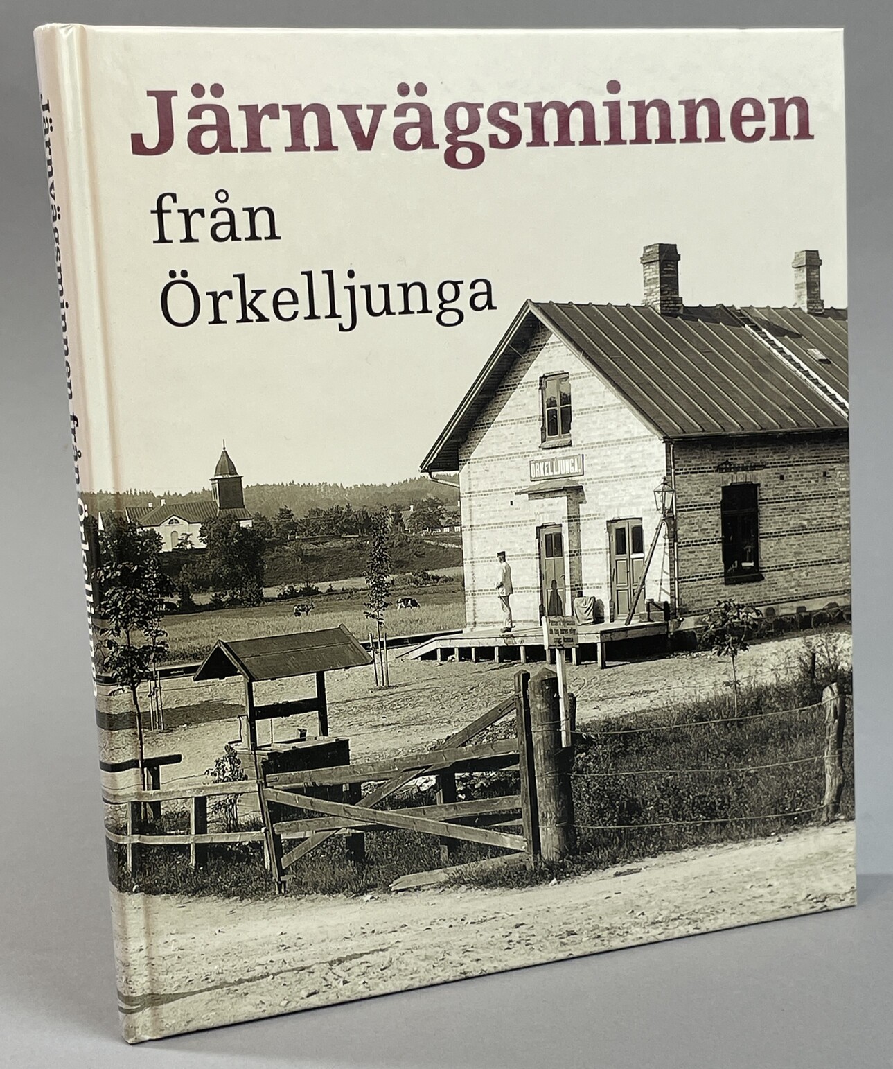 Järnvägsminnen från Örkelljunga. Utgivna av Nils-Arvid Bringéus.