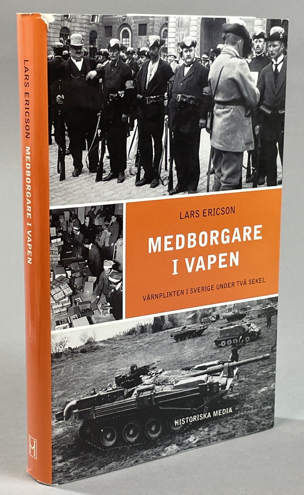 Medborgare i vapen. Värnplikten i Sverige under två sekel. [Utg. av] Historiska Media.