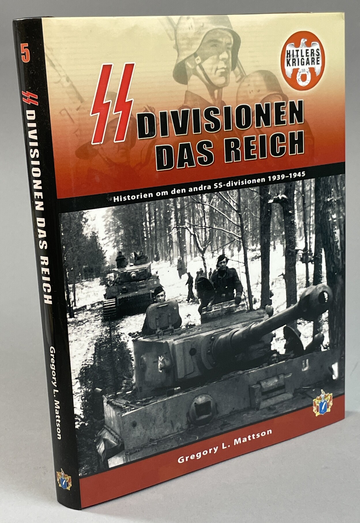 SS-division Das Reich. Historien om den andra SS-divisionen 1939-1945. [Utg. av] Svenskt Militärhistoriskt Bibliotek.