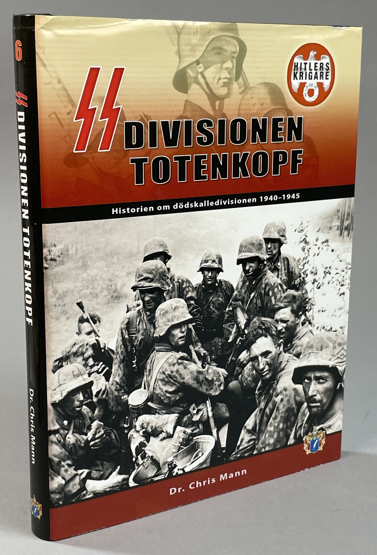 SS-division Totenkopf. Historien om dödskalledivisionen 1939-1945. [Utg. av] Svenskt Militärhistoriskt Bibliotek.