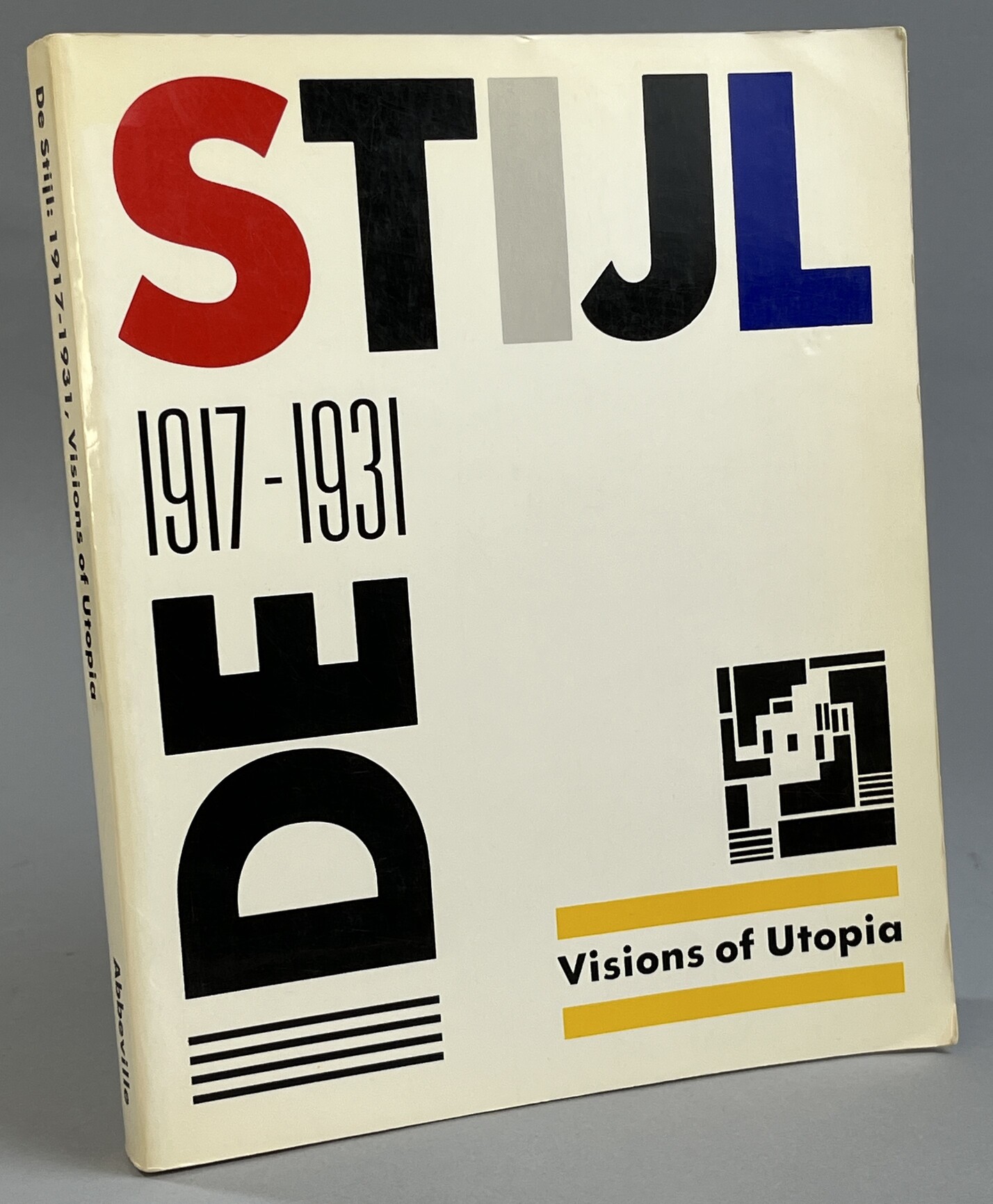 De Stijl 1917-1931. Visions of Utopia. Introduction by Hans L. C. Jaffé. Essays by Manfred Bock, Kees Broos, Martin Filler, Kenneth Frampton, Martin Friedman, Ger Harmsen, Joop Joosten, Rudolf W.D. Oxenaar, Sergio Polano, Nancy J. Troy & Robert P. Welsh.