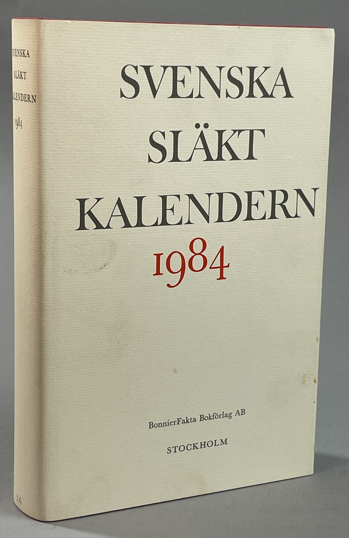 Svenska släktkalendern 1984. Utgiven av Gösta Berg, Pontus Möller, Wilhelm Odelberg. Tjugofjärde årgången. (Ny följd). Innehåller även förteckning över ingifta (manliga och kvinnliga).