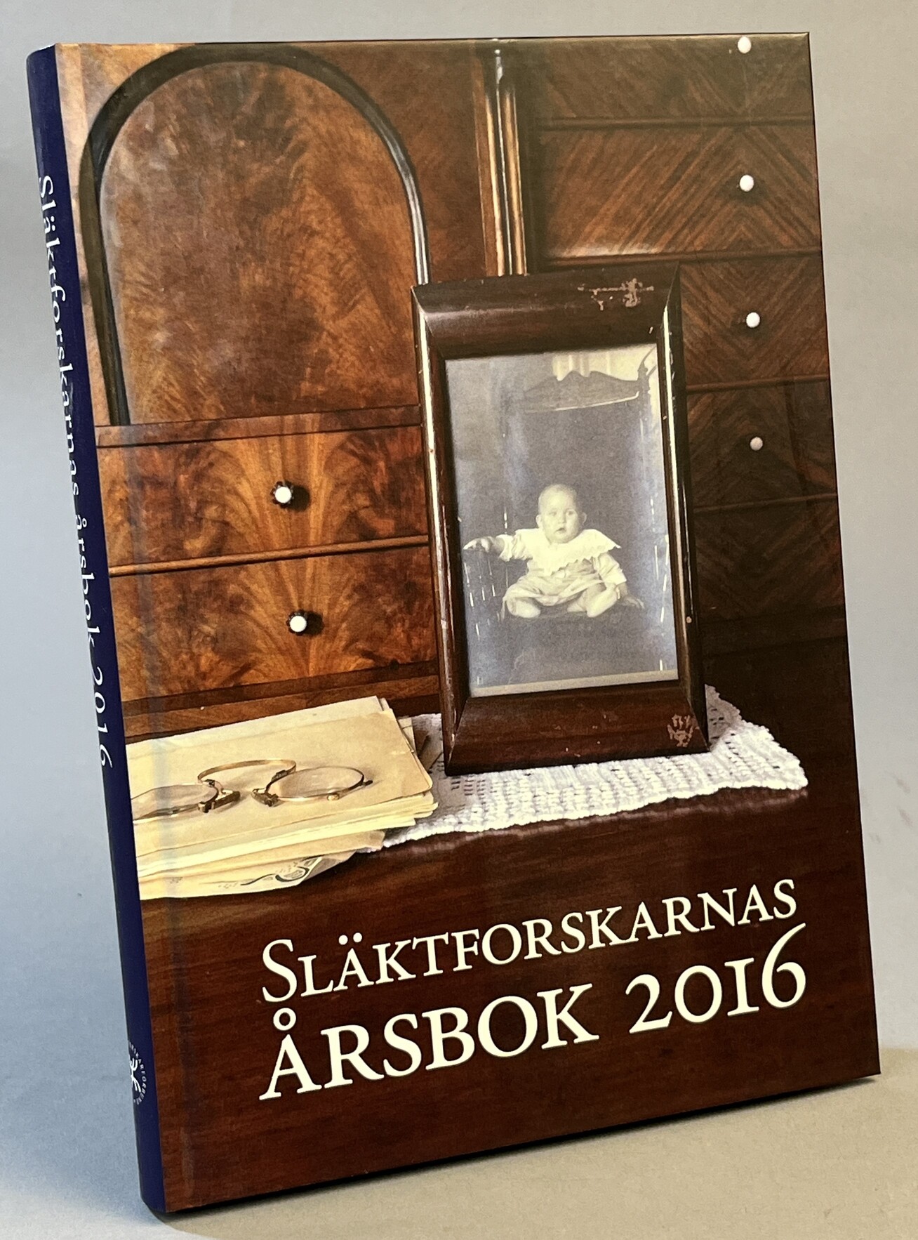 Släktforskarnas årsbok 2016. Utgiven av Sveriges Släktforskarförbund.
