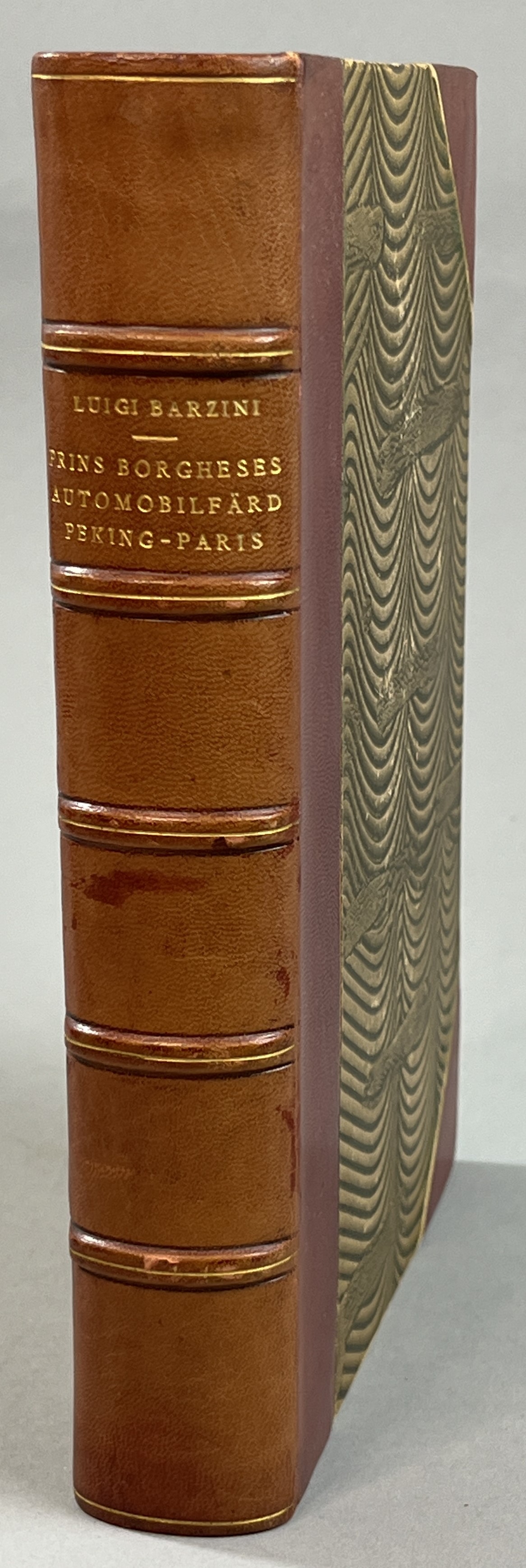 Prins Borgheses automobilfärd Peking-Paris skildrad af Luigi Barzini. Bemyndigad öfversättning från italienskan. Med cirka 130 illustrationer. [Utg. av] Albert Bonniers förlag.