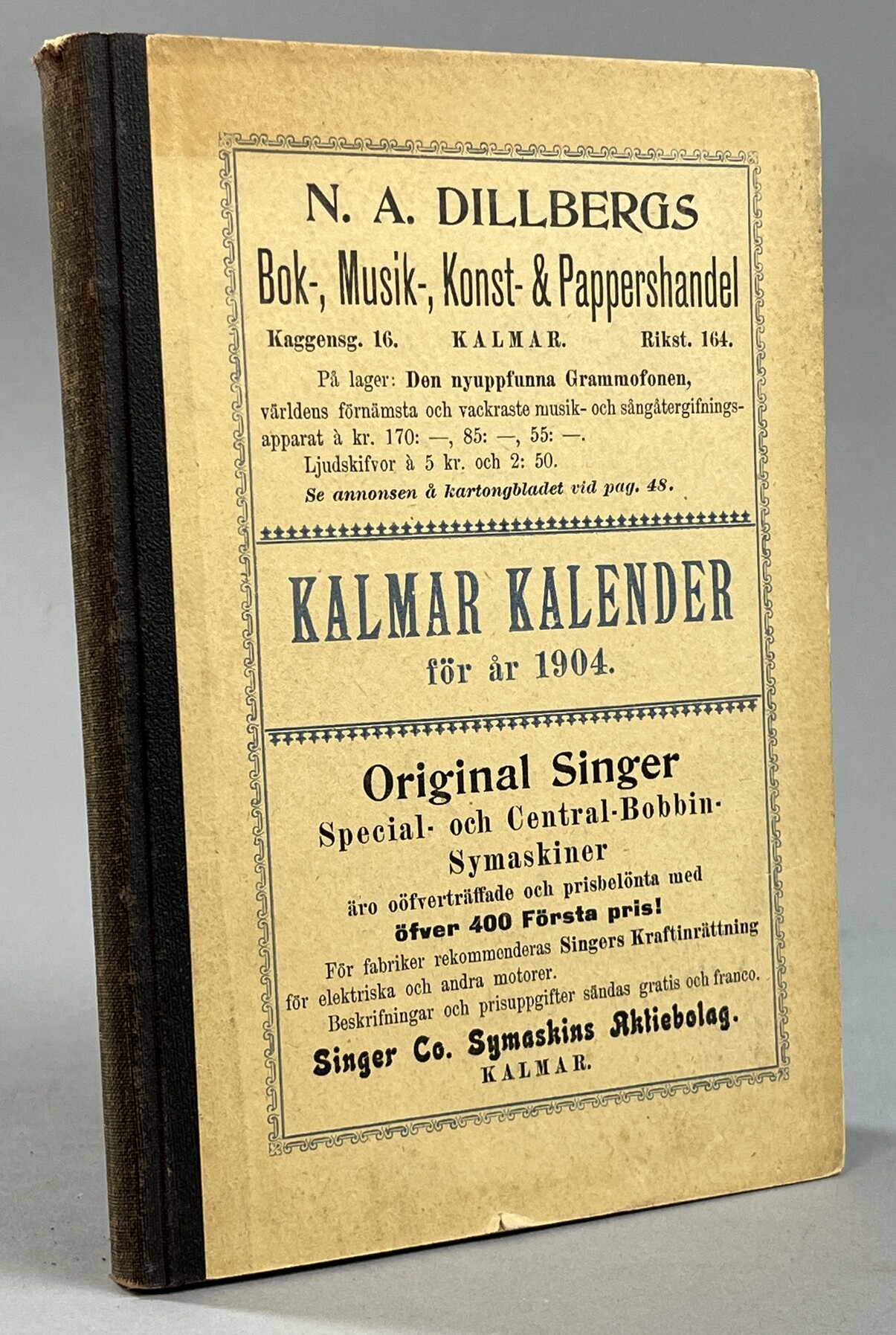 Kalmar kalender för år 1904. Innehållande förteckning öfver allmänna verk och inrättningar, myndigheter, föreningar, korporationer, styrelser m.m., adresser, yrkesregister samt annonser, de senare upptagande en särskild afdelningar för Borgholm och Nybro.
