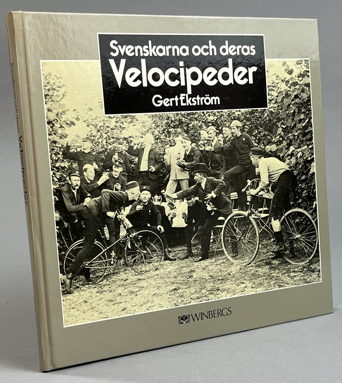 Svenskarna och deras velocipeder. [Utg. av] Winbergs Förlag AB.